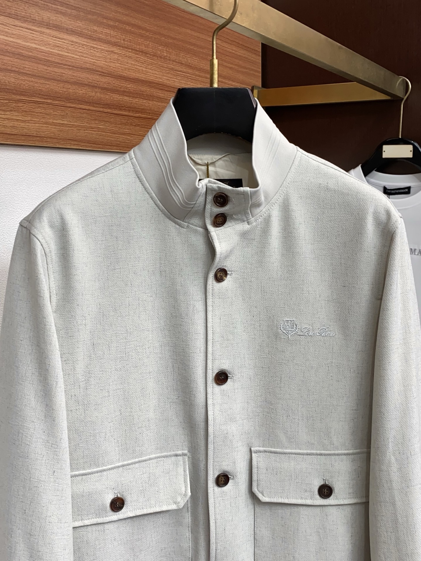 杰尼亚 2026新款男士休闲定制夹克外套。穿上简约干练的休闲外套，又是活力满满的状态，麻棉面料全部需要定