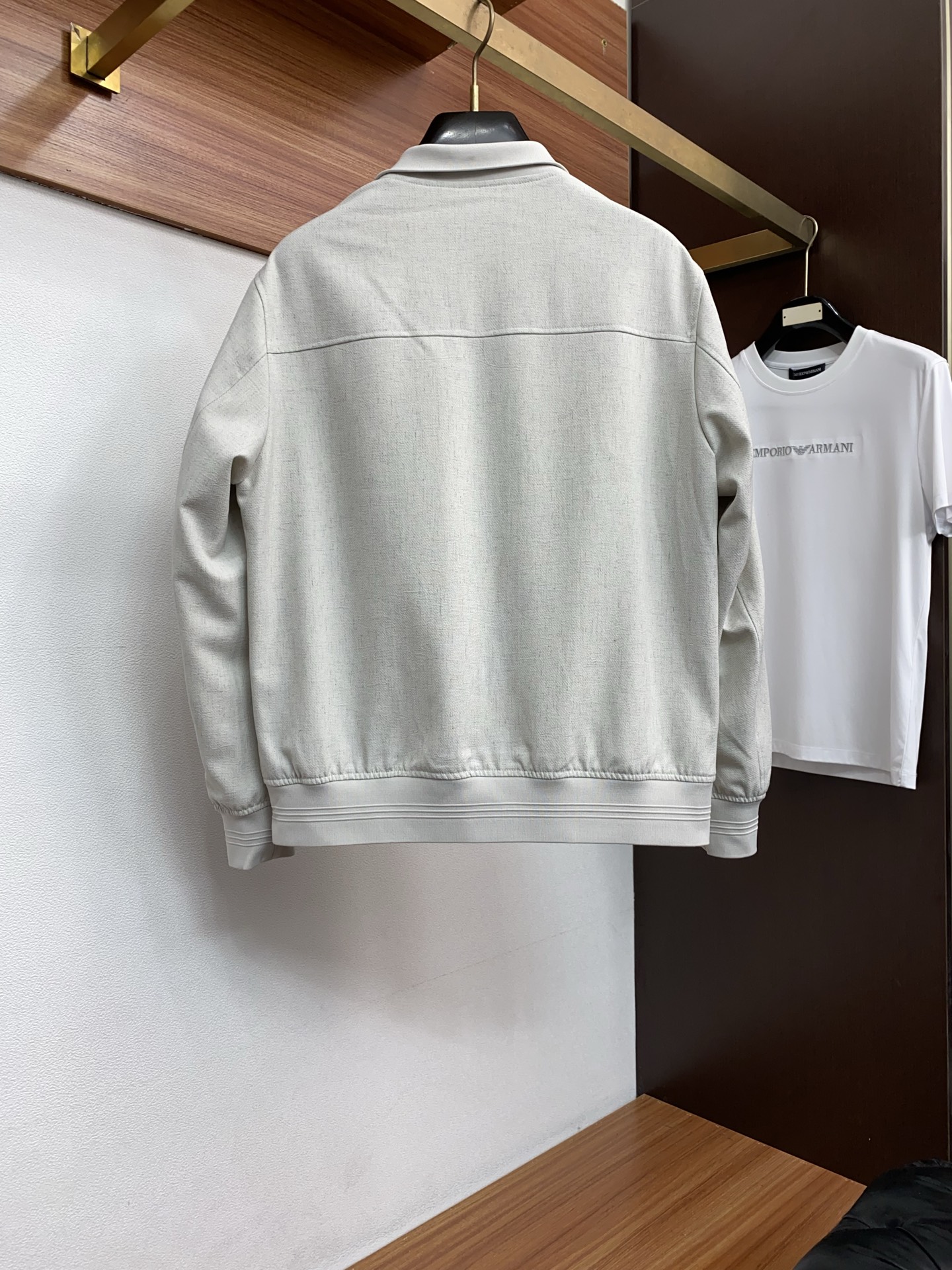 杰尼亚 2026新款男士休闲定制夹克外套。穿上简约干练的休闲外套，又是活力满满的状态，麻棉面料全部需要定