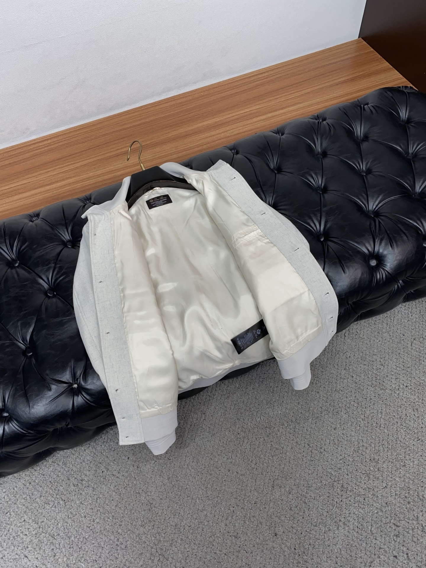 杰尼亚 2026新款男士休闲定制夹克外套。穿上简约干练的休闲外套，又是活力满满的状态，麻棉面料全部需要定