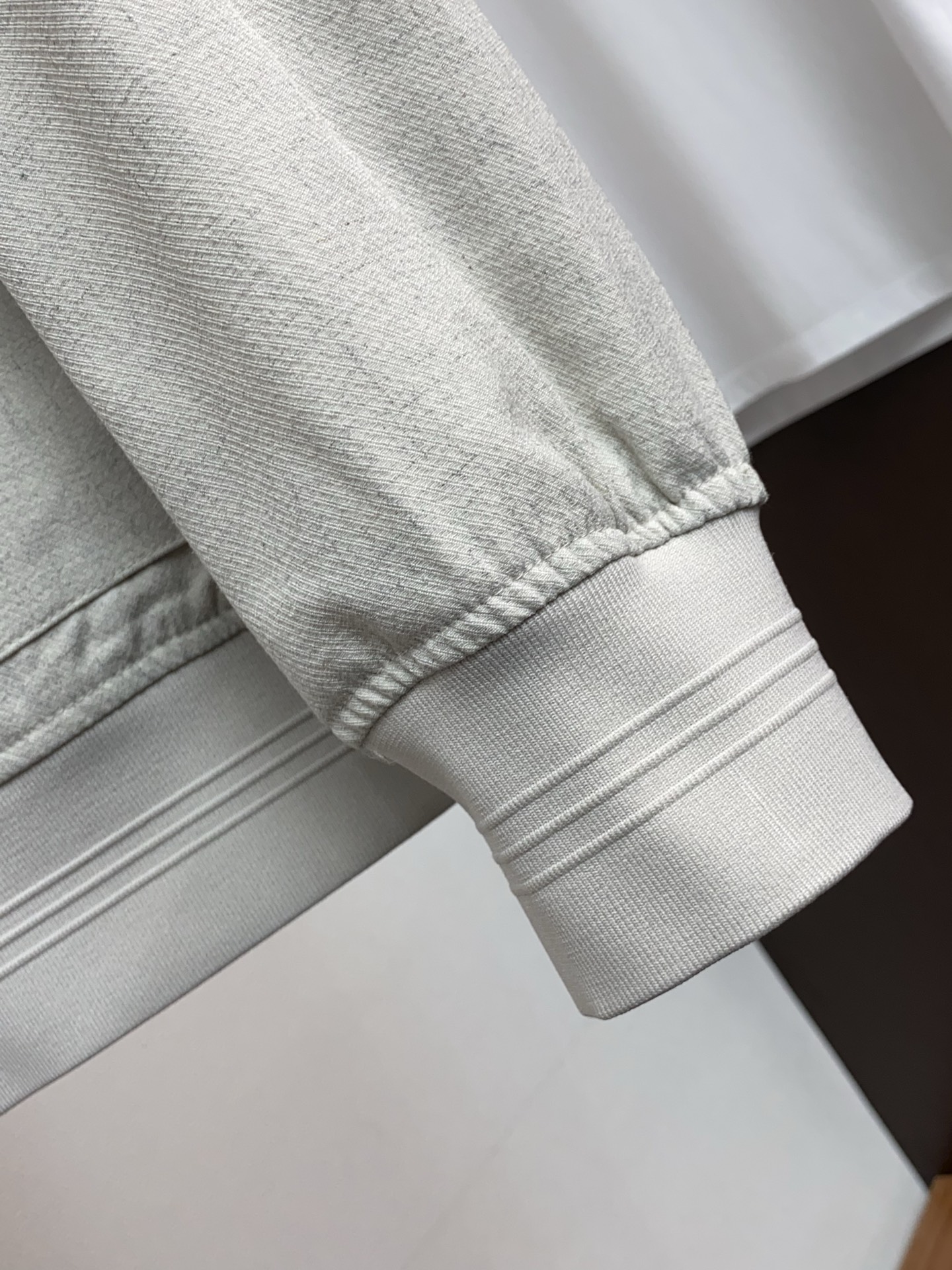 杰尼亚 2026新款男士休闲定制夹克外套。穿上简约干练的休闲外套，又是活力满满的状态，麻棉面料全部需要定