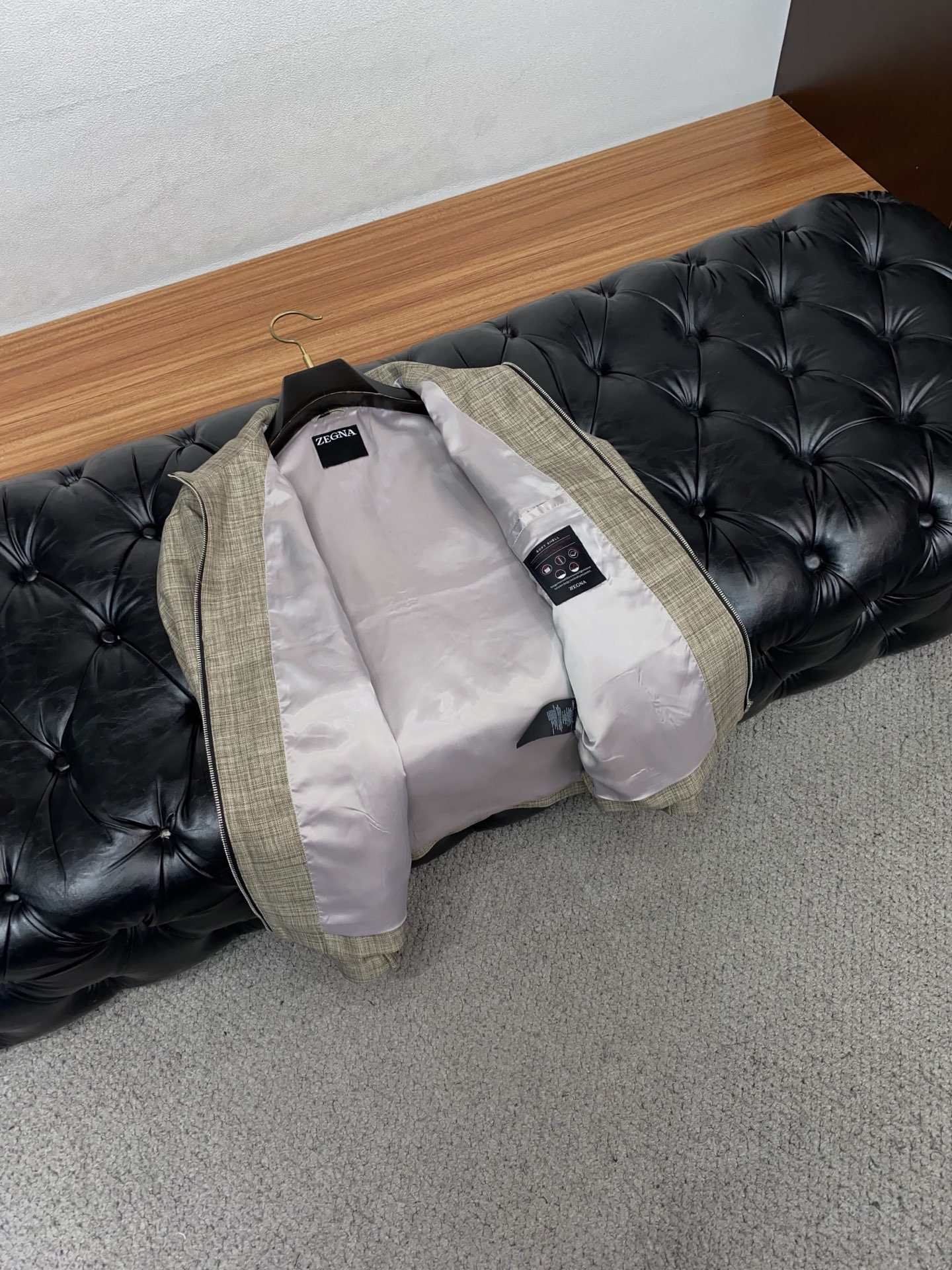 杰尼亚 2026新款男士休闲定制夹克外套。穿上简约干练的休闲外套，又是活力满满的状态，麻棉面料全部需要定