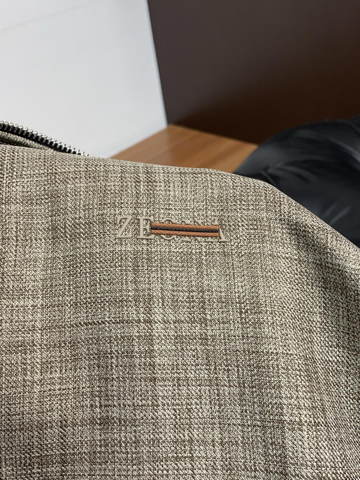 杰尼亚 2026新款男士休闲定制夹克外套。穿上简约干练的休闲外套，又是活力满满的状态，麻棉面料全部需要定