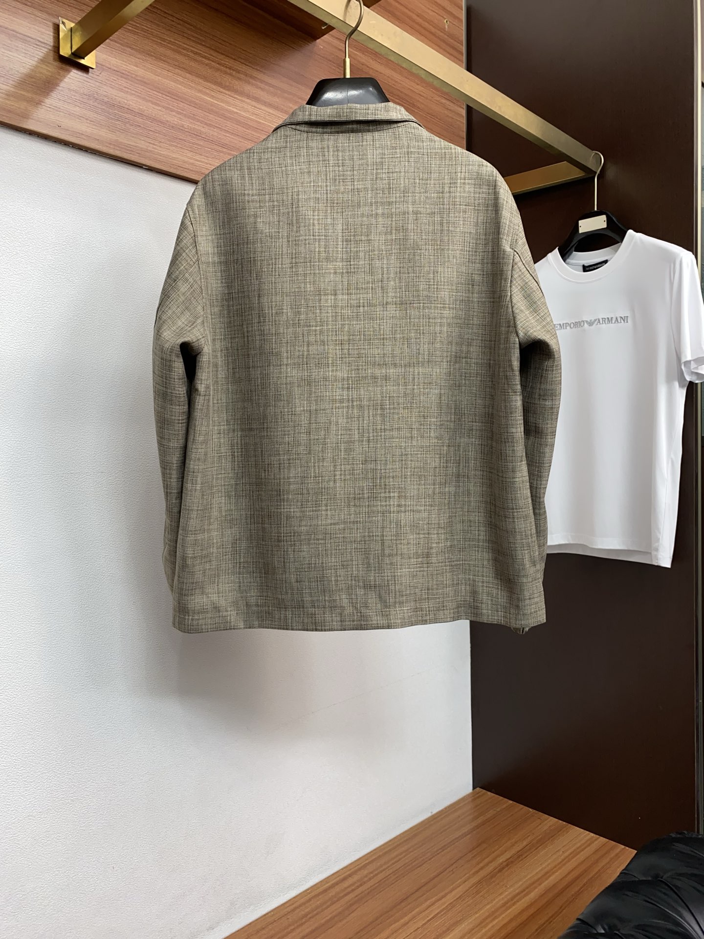 杰尼亚 2026新款男士休闲定制夹克外套。穿上简约干练的休闲外套，又是活力满满的状态，麻棉面料全部需要定