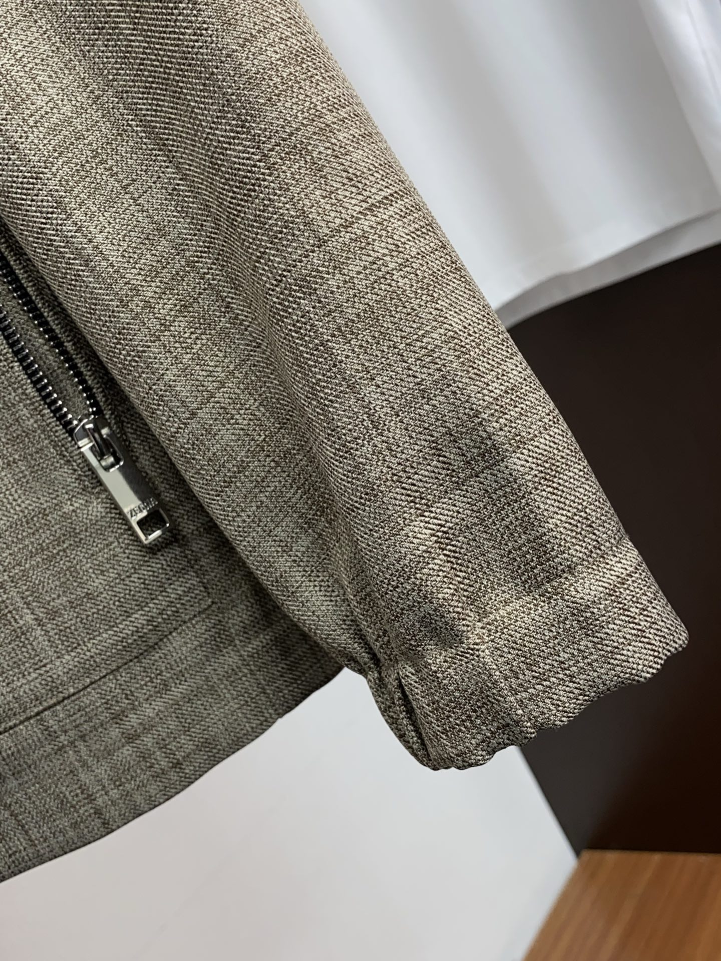 杰尼亚 2026新款男士休闲定制夹克外套。穿上简约干练的休闲外套，又是活力满满的状态，麻棉面料全部需要定