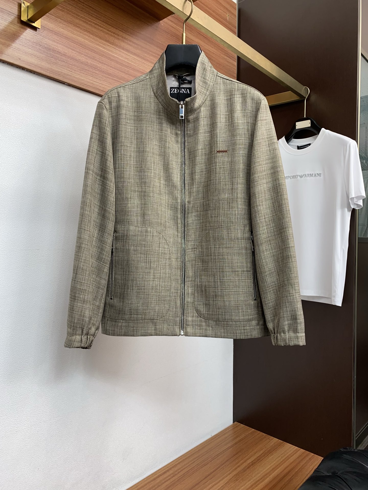 杰尼亚 2026新款男士休闲定制夹克外套。穿上简约干练的休闲外套，又是活力满满的状态，麻棉面料全部需要定