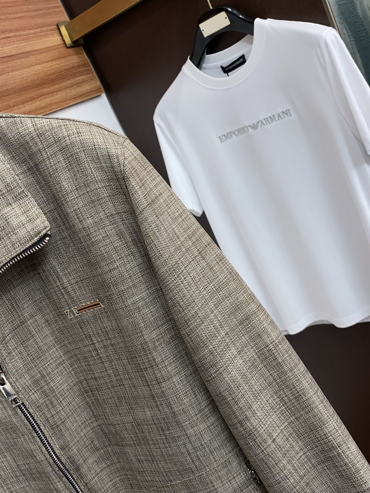 杰尼亚 2026新款男士休闲定制夹克外套。穿上简约干练的休闲外套，又是活力满满的状态，麻棉面料全部需要定