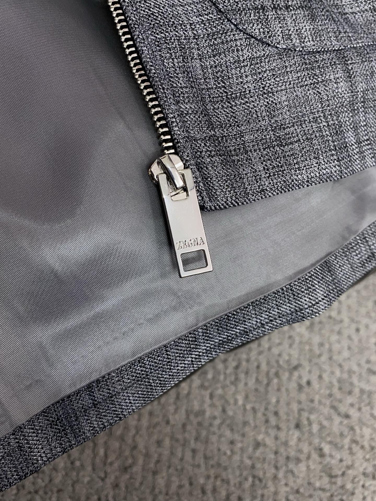 杰尼亚 2026新款男士休闲定制夹克外套。穿上简约干练的休闲外套，又是活力满满的状态，麻棉面料全部需要定