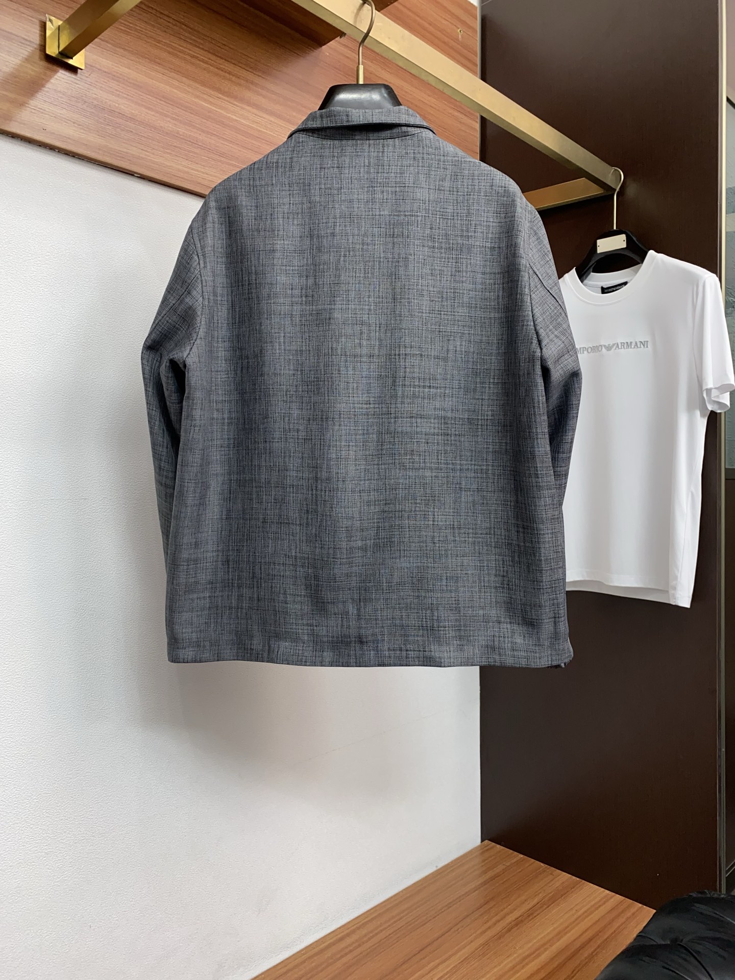 杰尼亚 2026新款男士休闲定制夹克外套。穿上简约干练的休闲外套，又是活力满满的状态，麻棉面料全部需要定