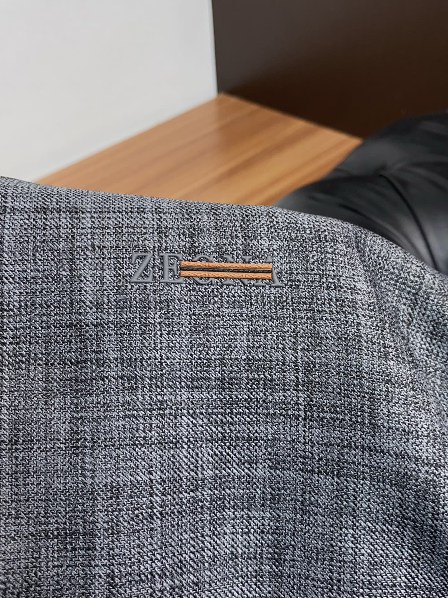 杰尼亚 2026新款男士休闲定制夹克外套。穿上简约干练的休闲外套，又是活力满满的状态，麻棉面料全部需要定