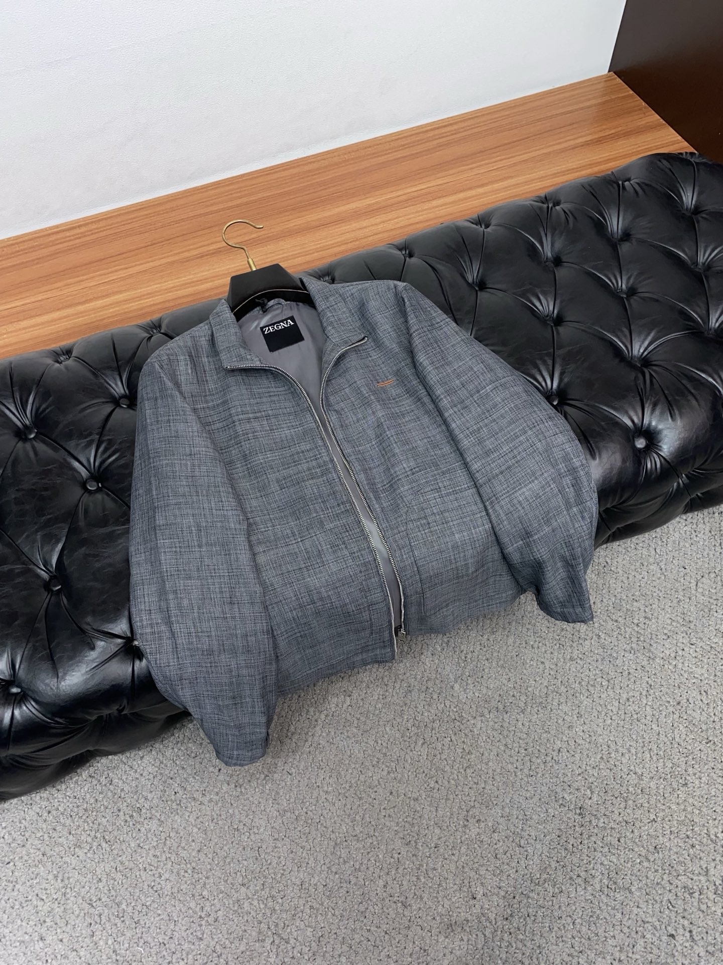 杰尼亚 2026新款男士休闲定制夹克外套。穿上简约干练的休闲外套，又是活力满满的状态，麻棉面料全部需要定