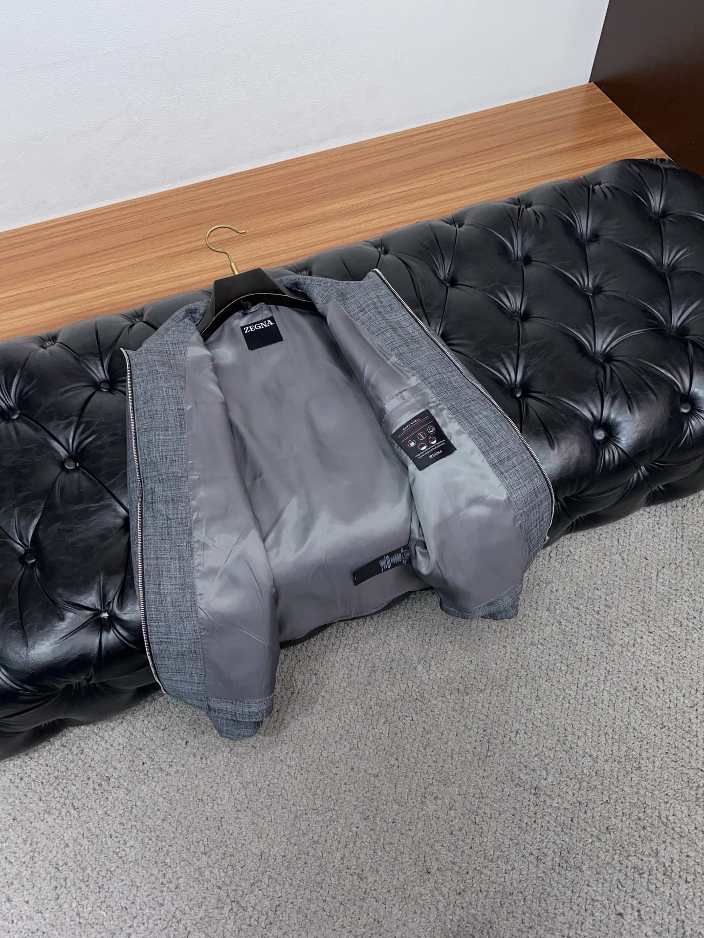 杰尼亚 2026新款男士休闲定制夹克外套。穿上简约干练的休闲外套，又是活力满满的状态，麻棉面料全部需要定