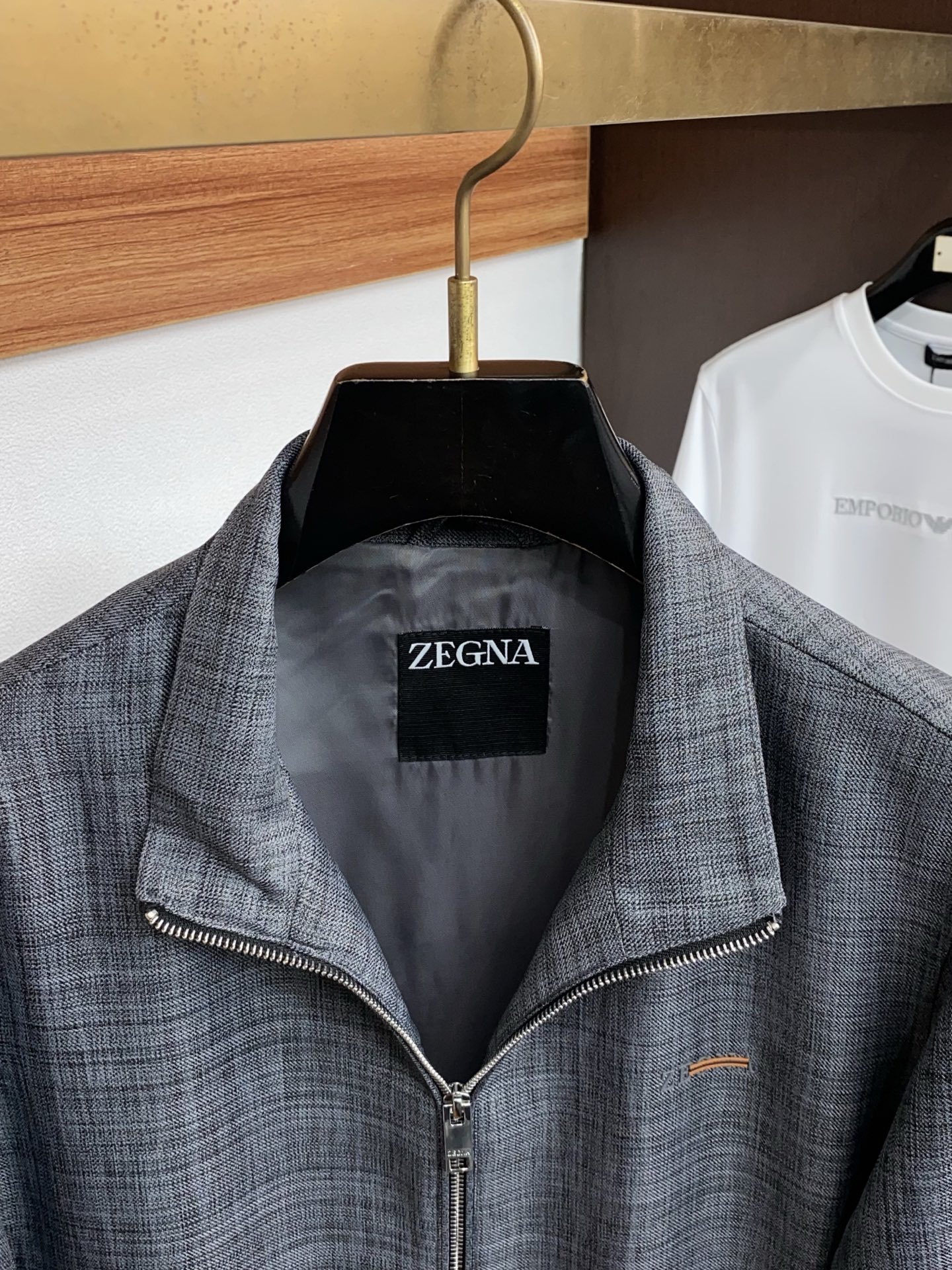 杰尼亚 2026新款男士休闲定制夹克外套。穿上简约干练的休闲外套，又是活力满满的状态，麻棉面料全部需要定