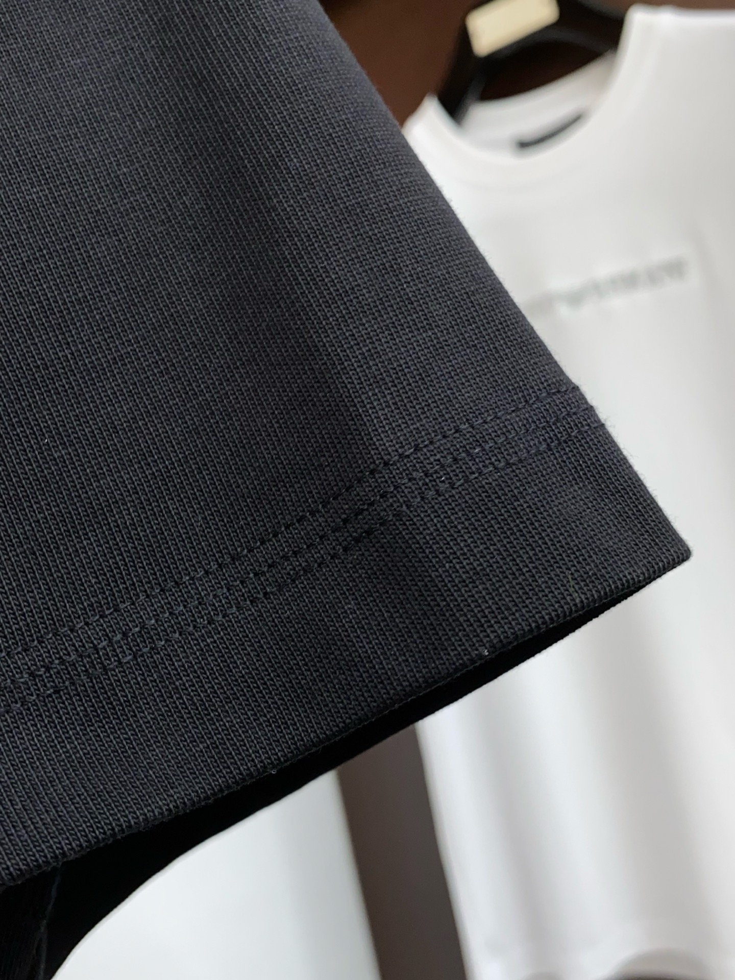 2026新款AW新品，时尚休闲打短袖 专柜同步有售，定制长绒棉面料，工艺极度复杂，视觉相当雅致时髦，高贵