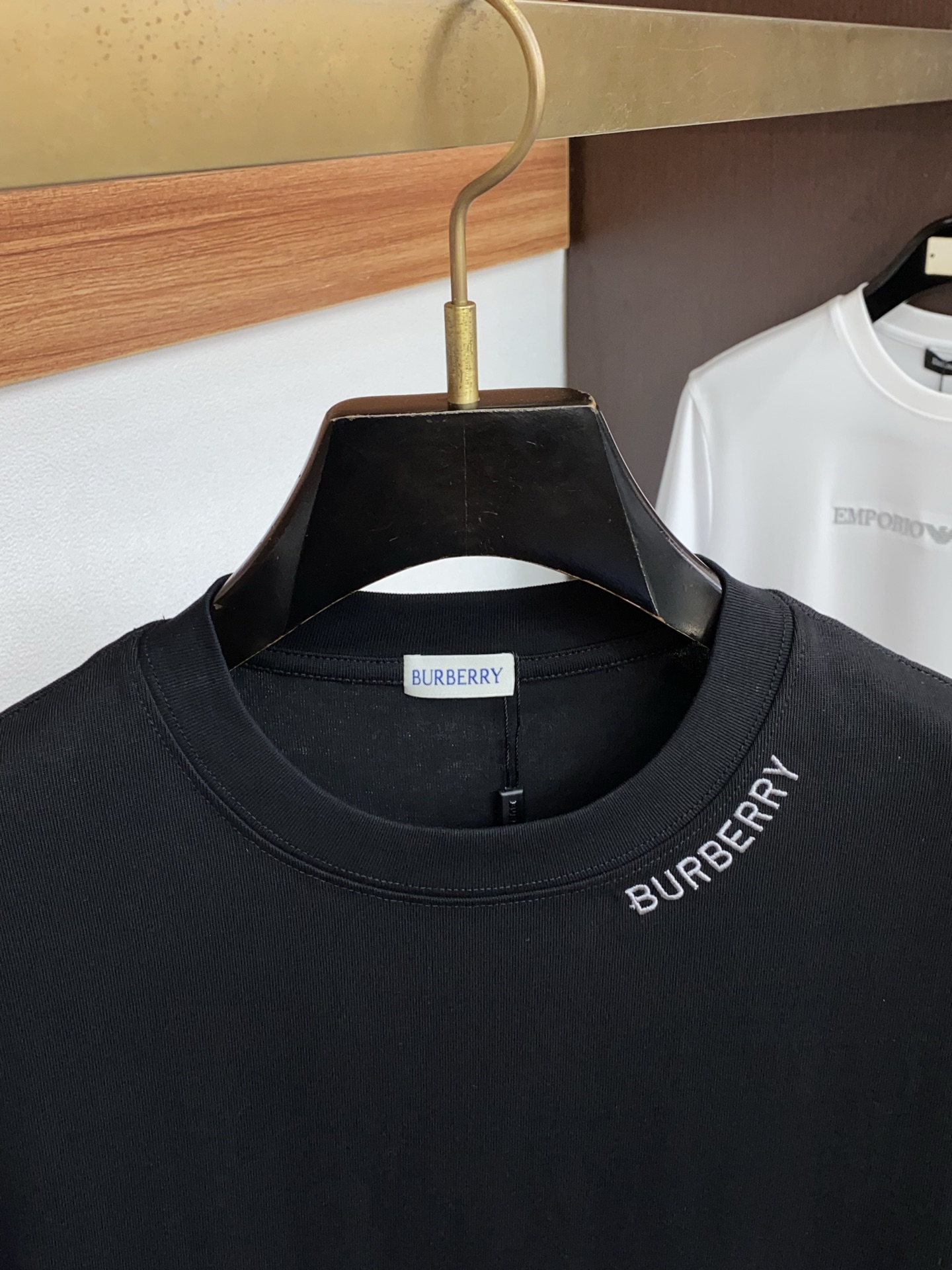 2026新款AW新品，时尚休闲打短袖 专柜同步有售，定制长绒棉面料，工艺极度复杂，视觉相当雅致时髦，高贵