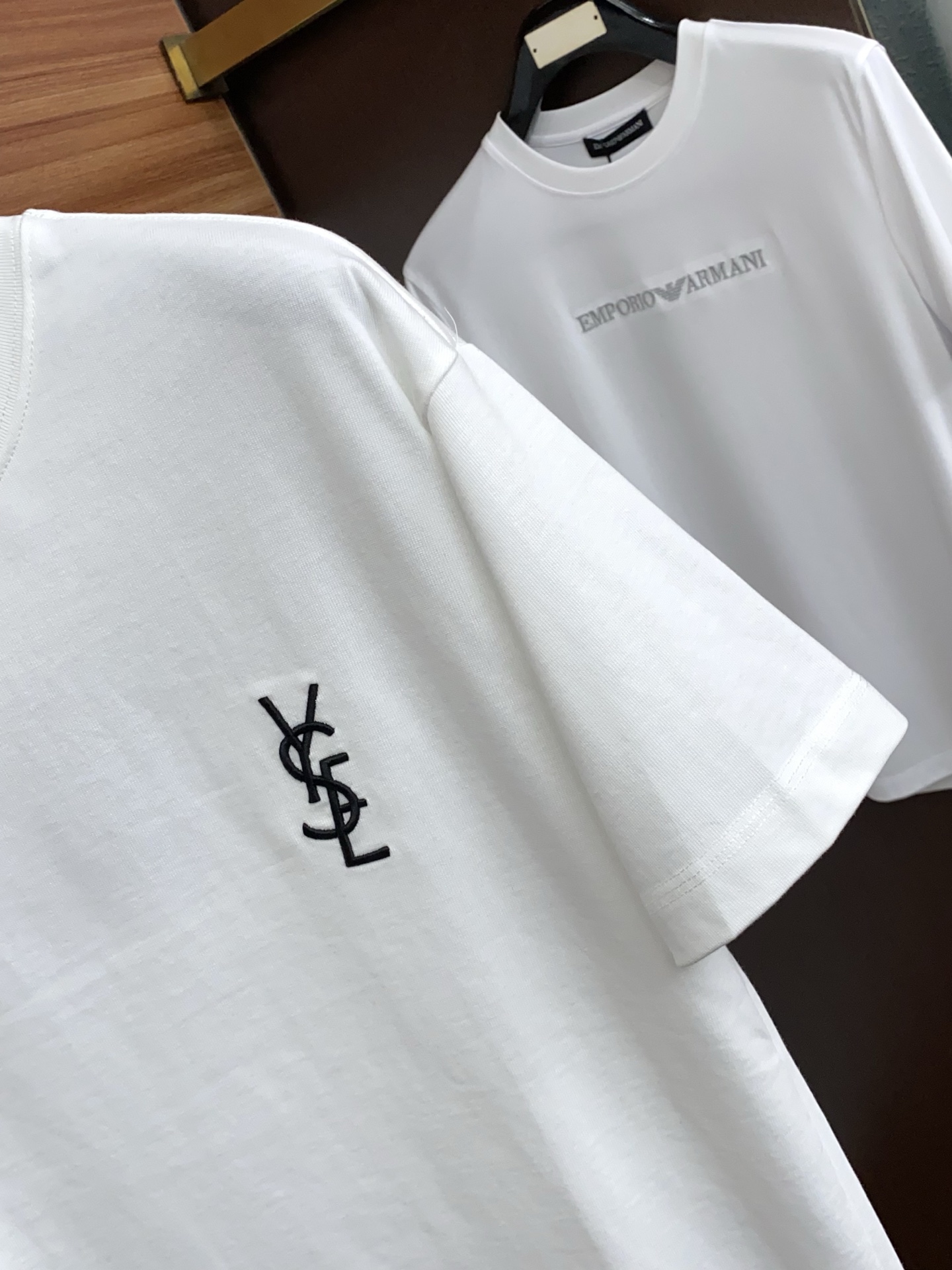 2026新款AW新品，时尚休闲打短袖 专柜同步有售，定制长绒棉面料，工艺极度复杂，视觉相当雅致时髦，高贵