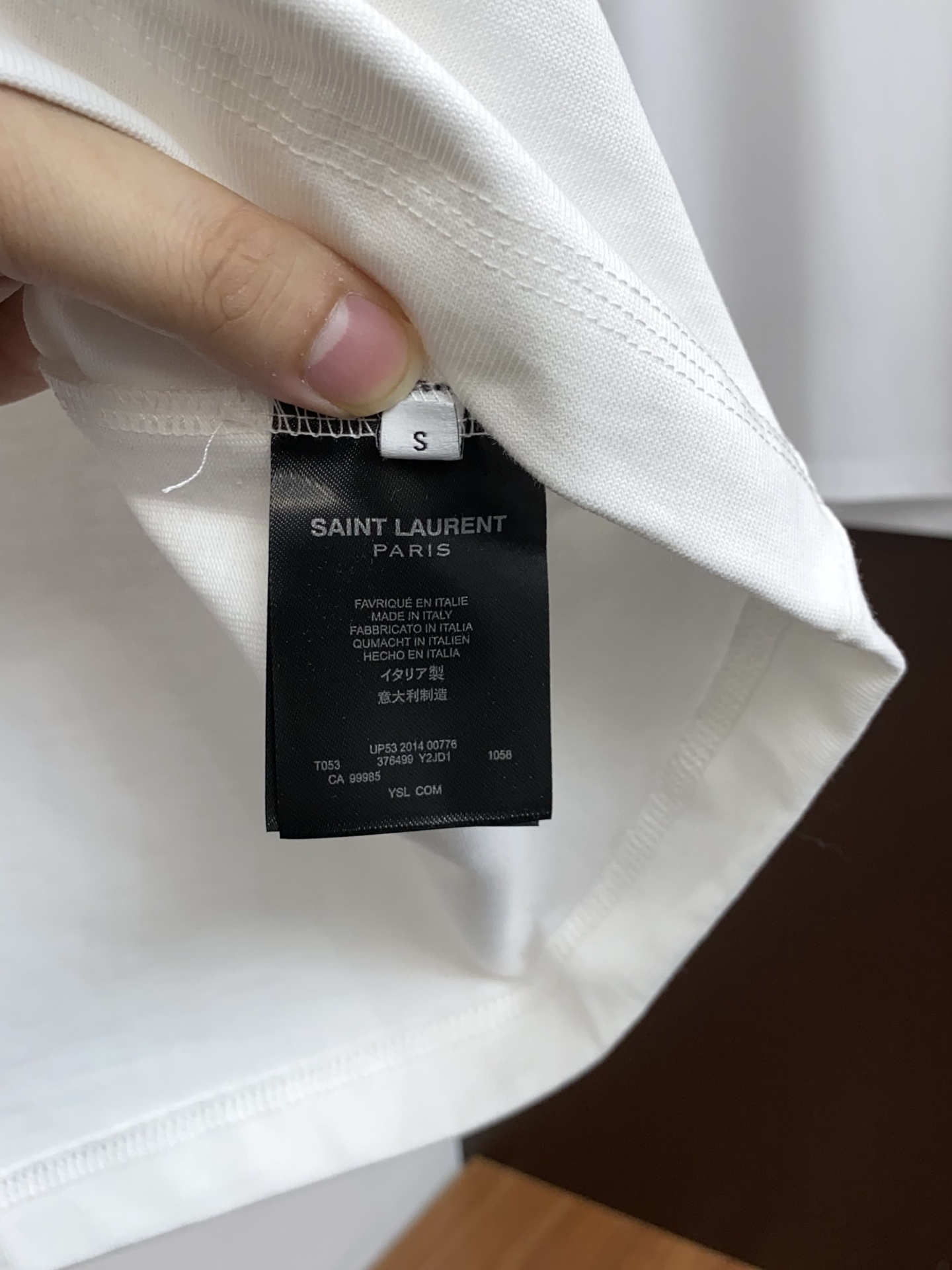 2026新款AW新品，时尚休闲打短袖 专柜同步有售，定制长绒棉面料，工艺极度复杂，视觉相当雅致时髦，高贵