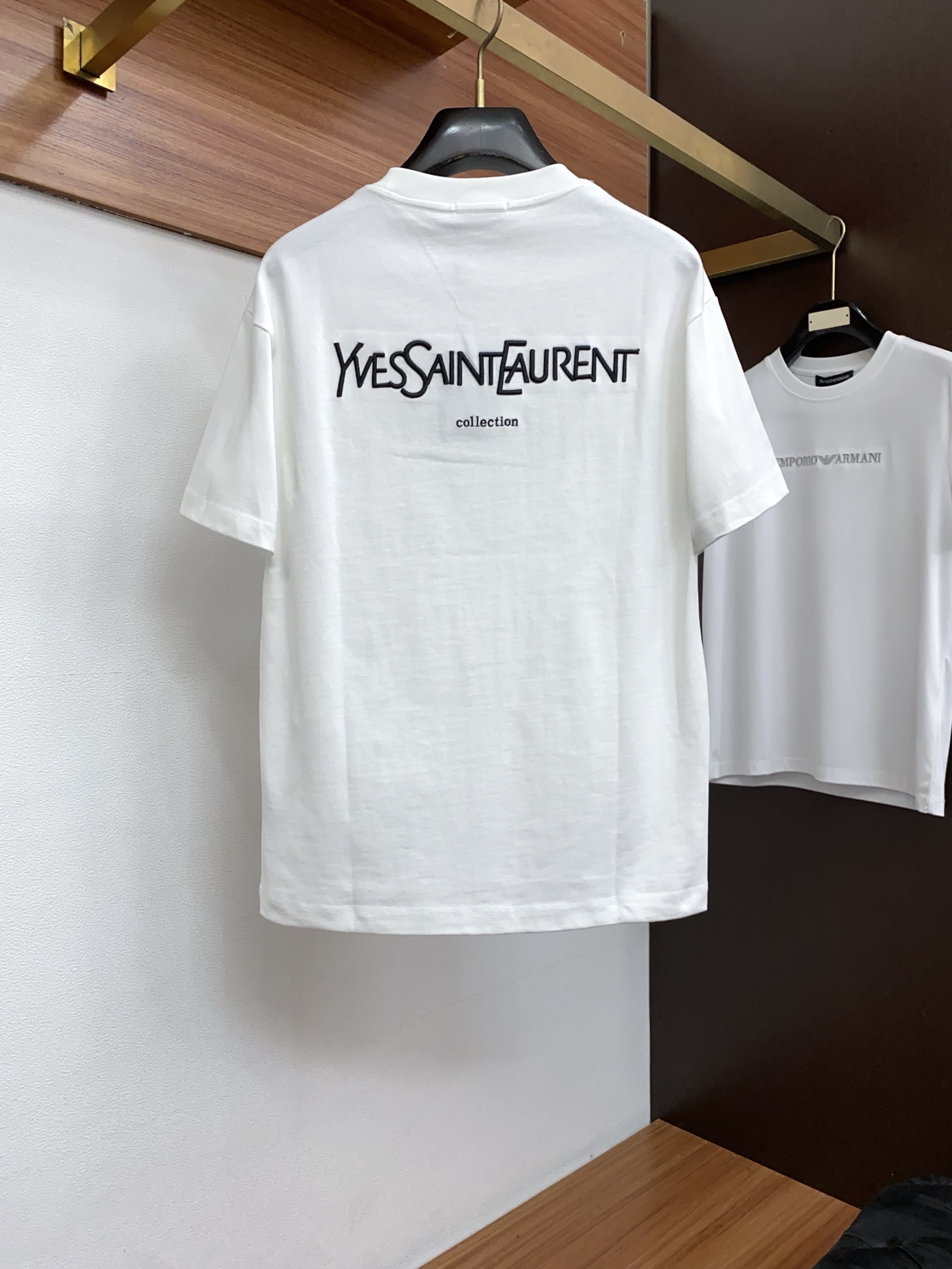 2026新款AW新品，时尚休闲打短袖 专柜同步有售，定制长绒棉面料，工艺极度复杂，视觉相当雅致时髦，高贵