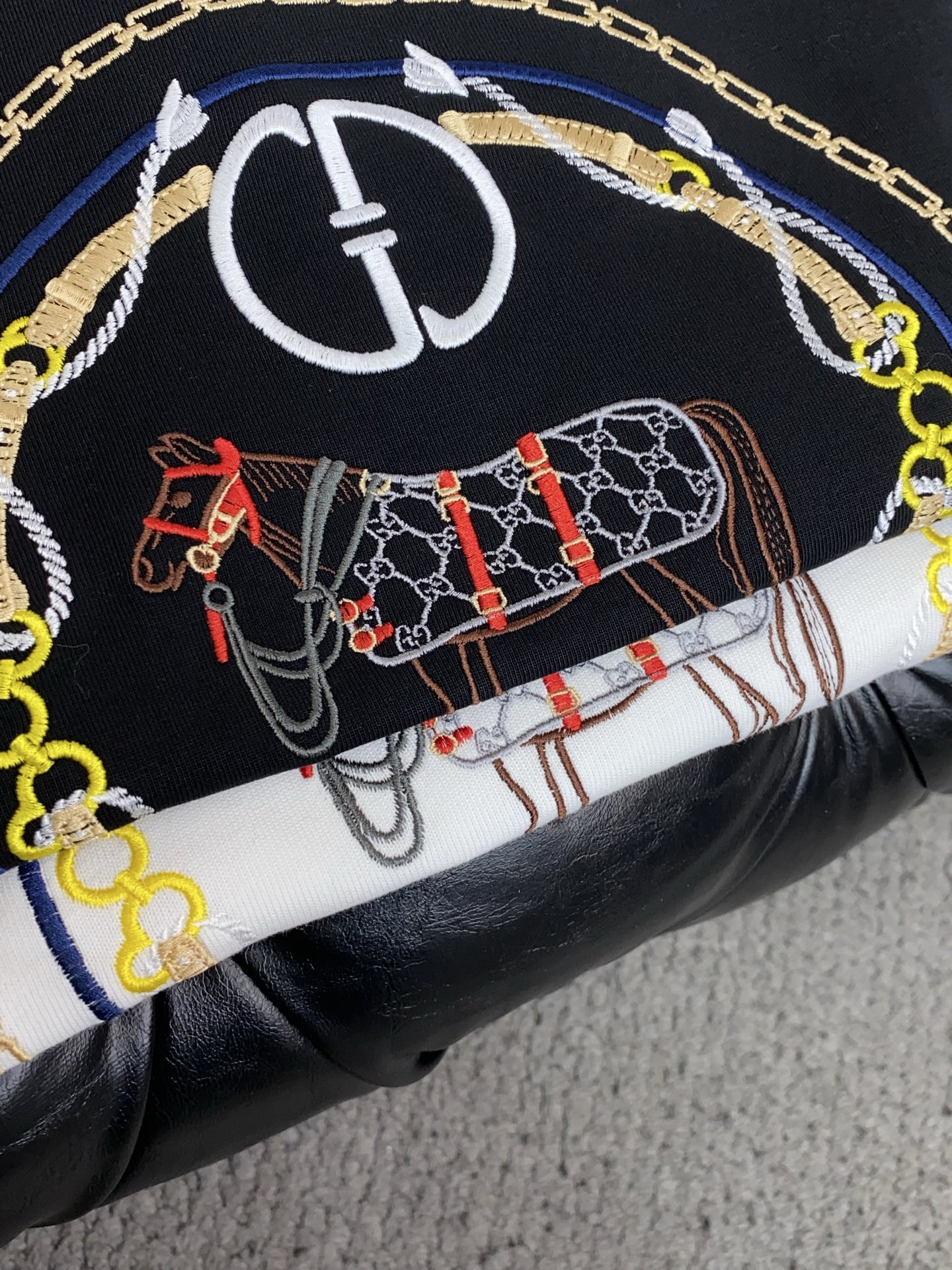 2026新款AW新品，时尚休闲打短袖 专柜同步有售，定制长绒棉面料，工艺极度复杂，视觉相当雅致时髦，高贵