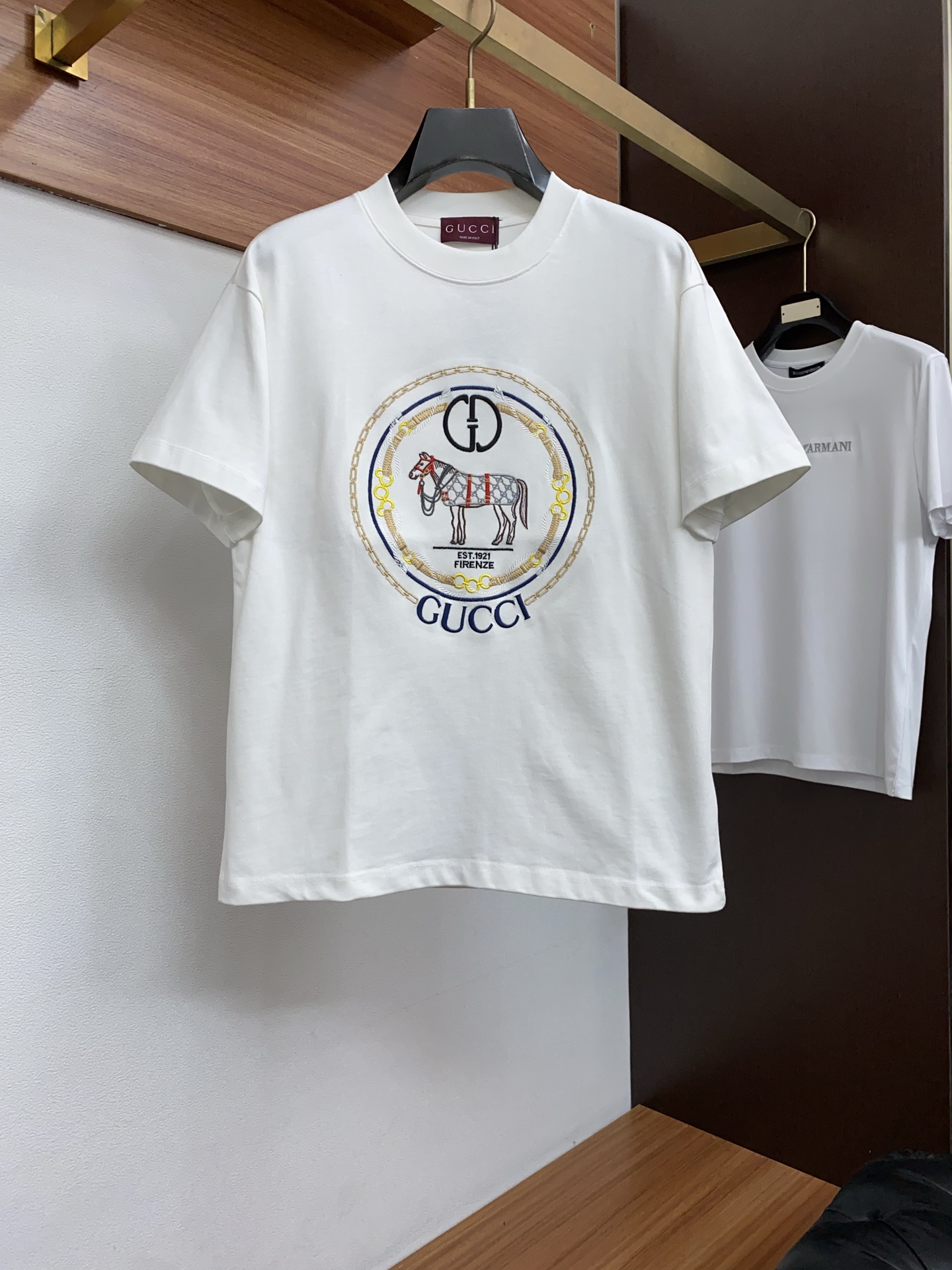 2026新款AW新品，时尚休闲打短袖 专柜同步有售，定制长绒棉面料，工艺极度复杂，视觉相当雅致时髦，高贵