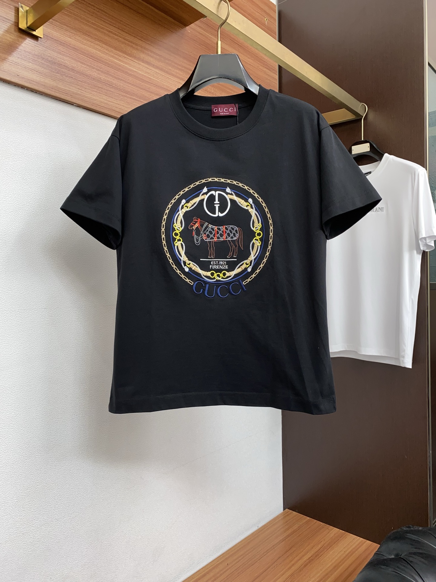 2026新款AW新品，时尚休闲打短袖 专柜同步有售，定制长绒棉面料，工艺极度复杂，视觉相当雅致时髦，高贵