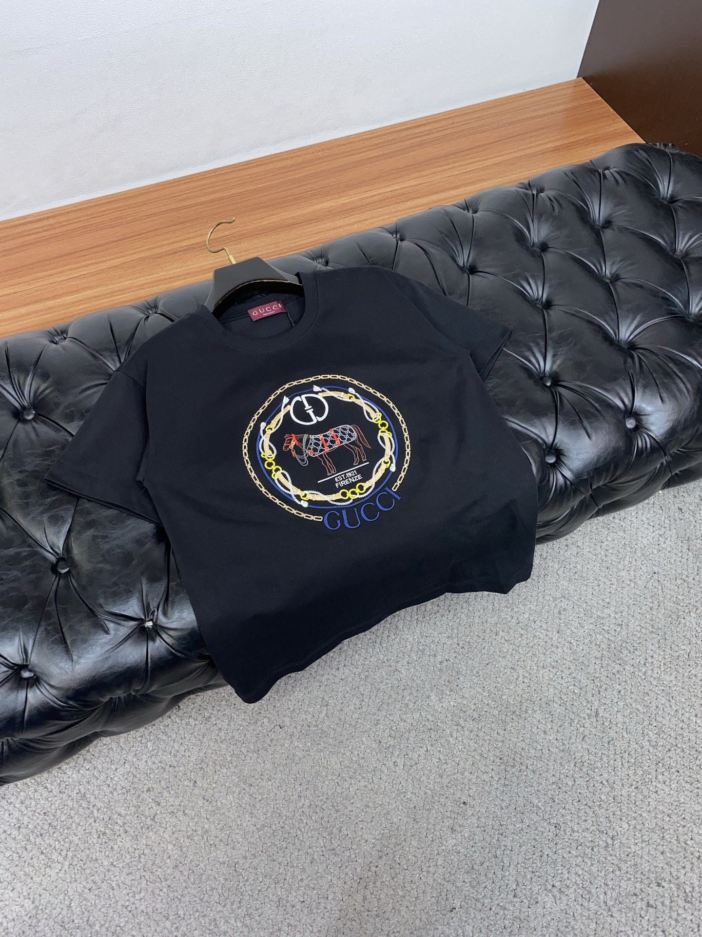 2026新款AW新品，时尚休闲打短袖 专柜同步有售，定制长绒棉面料，工艺极度复杂，视觉相当雅致时髦，高贵