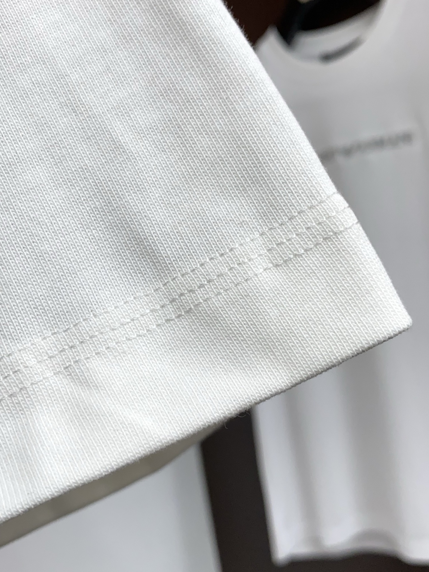 2026新款AW新品，时尚休闲打短袖 专柜同步有售，定制长绒棉面料，工艺极度复杂，视觉相当雅致时髦，高贵