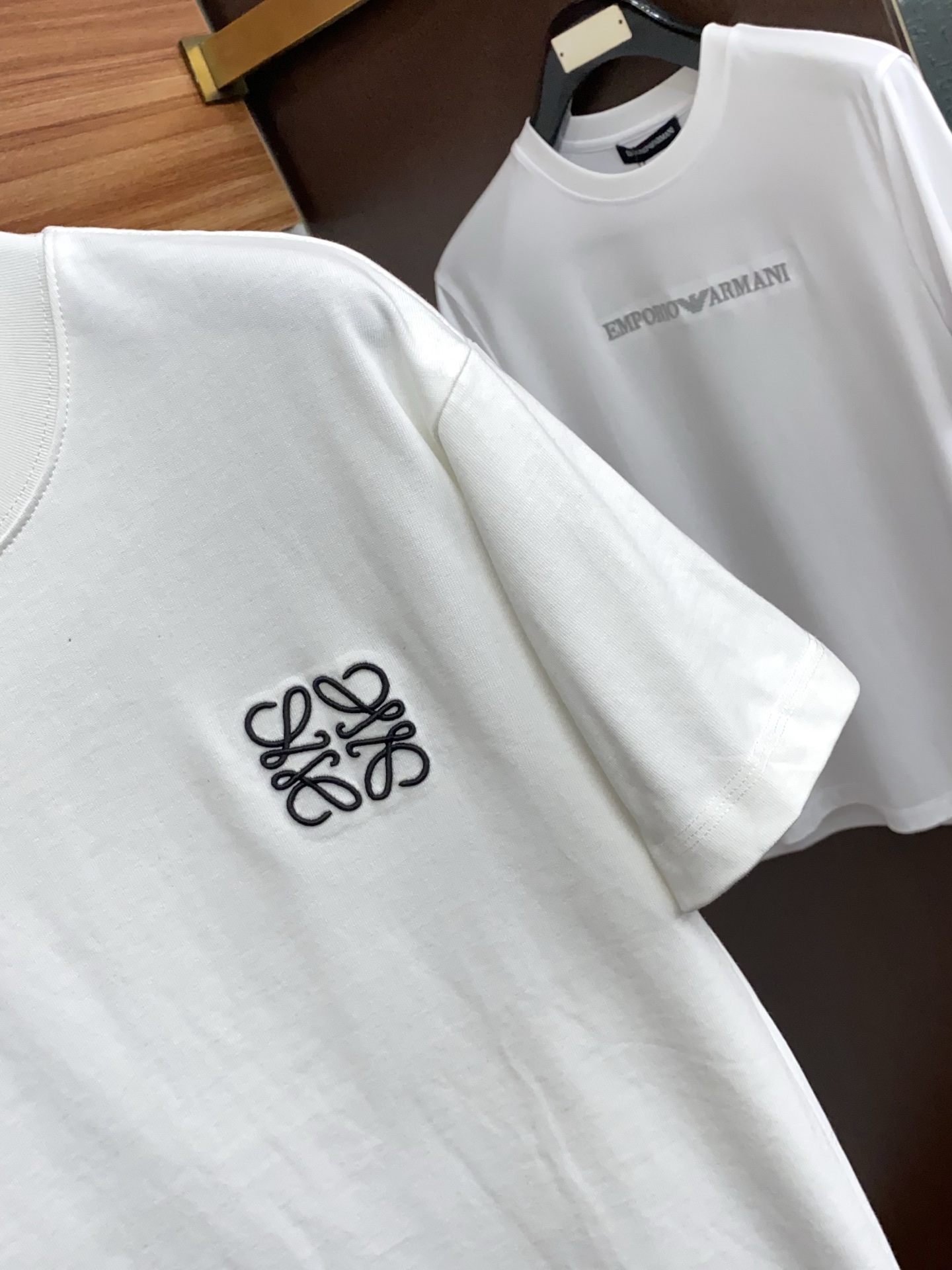 2026新款AW新品，时尚休闲打短袖 专柜同步有售，定制长绒棉面料，工艺极度复杂，视觉相当雅致时髦，高贵