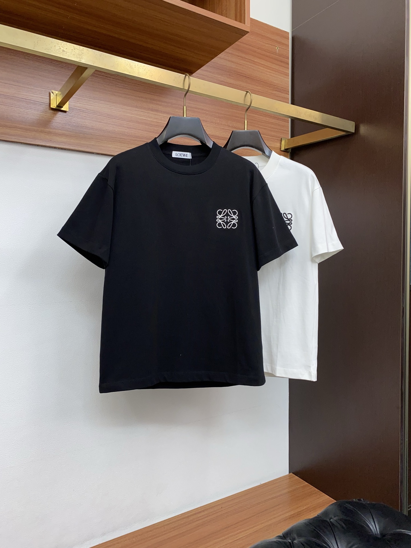 2026新款AW新品，时尚休闲打短袖 专柜同步有售，定制长绒棉面料，工艺极度复杂，视觉相当雅致时髦，高贵