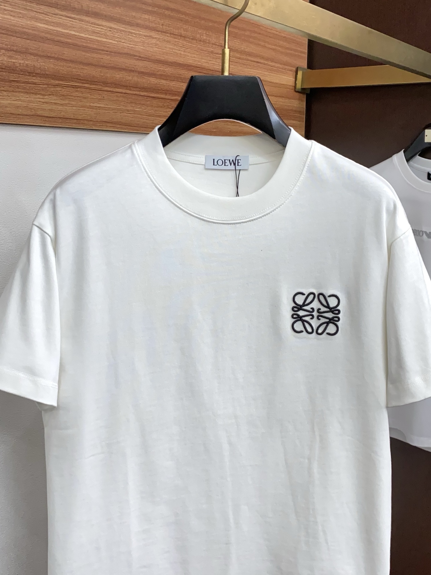 2026新款AW新品，时尚休闲打短袖 专柜同步有售，定制长绒棉面料，工艺极度复杂，视觉相当雅致时髦，高贵