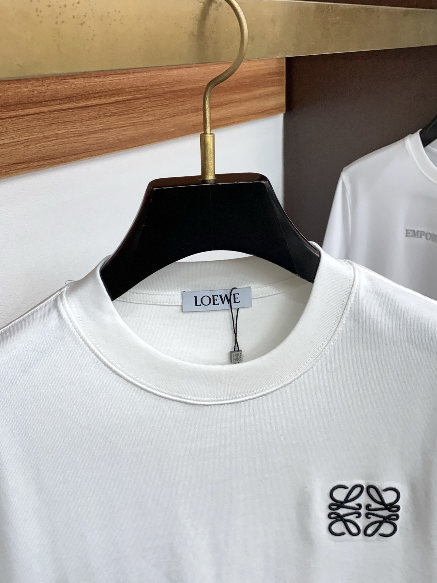 2026新款AW新品，时尚休闲打短袖 专柜同步有售，定制长绒棉面料，工艺极度复杂，视觉相当雅致时髦，高贵