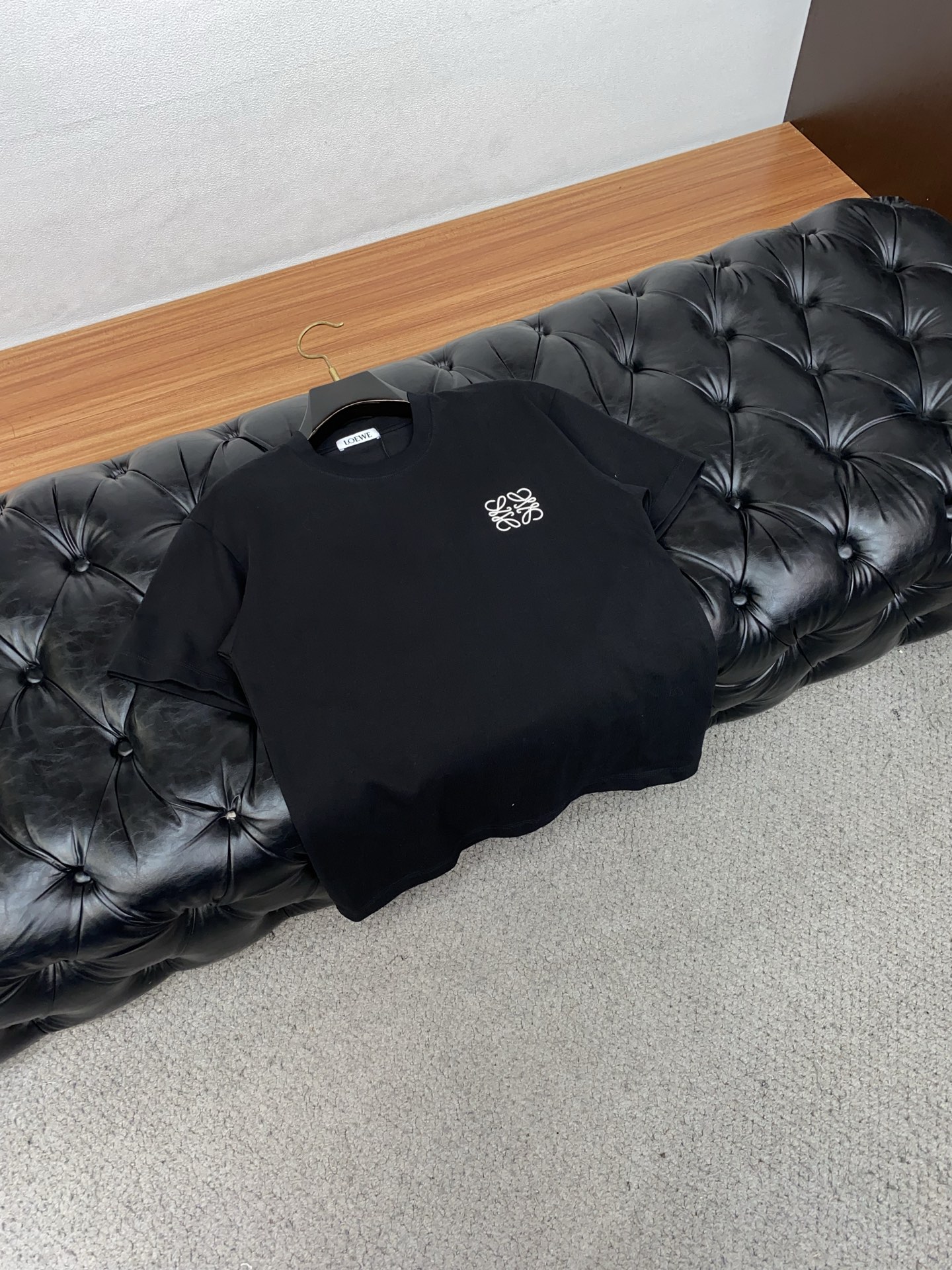 2026新款AW新品，时尚休闲打短袖 专柜同步有售，定制长绒棉面料，工艺极度复杂，视觉相当雅致时髦，高贵