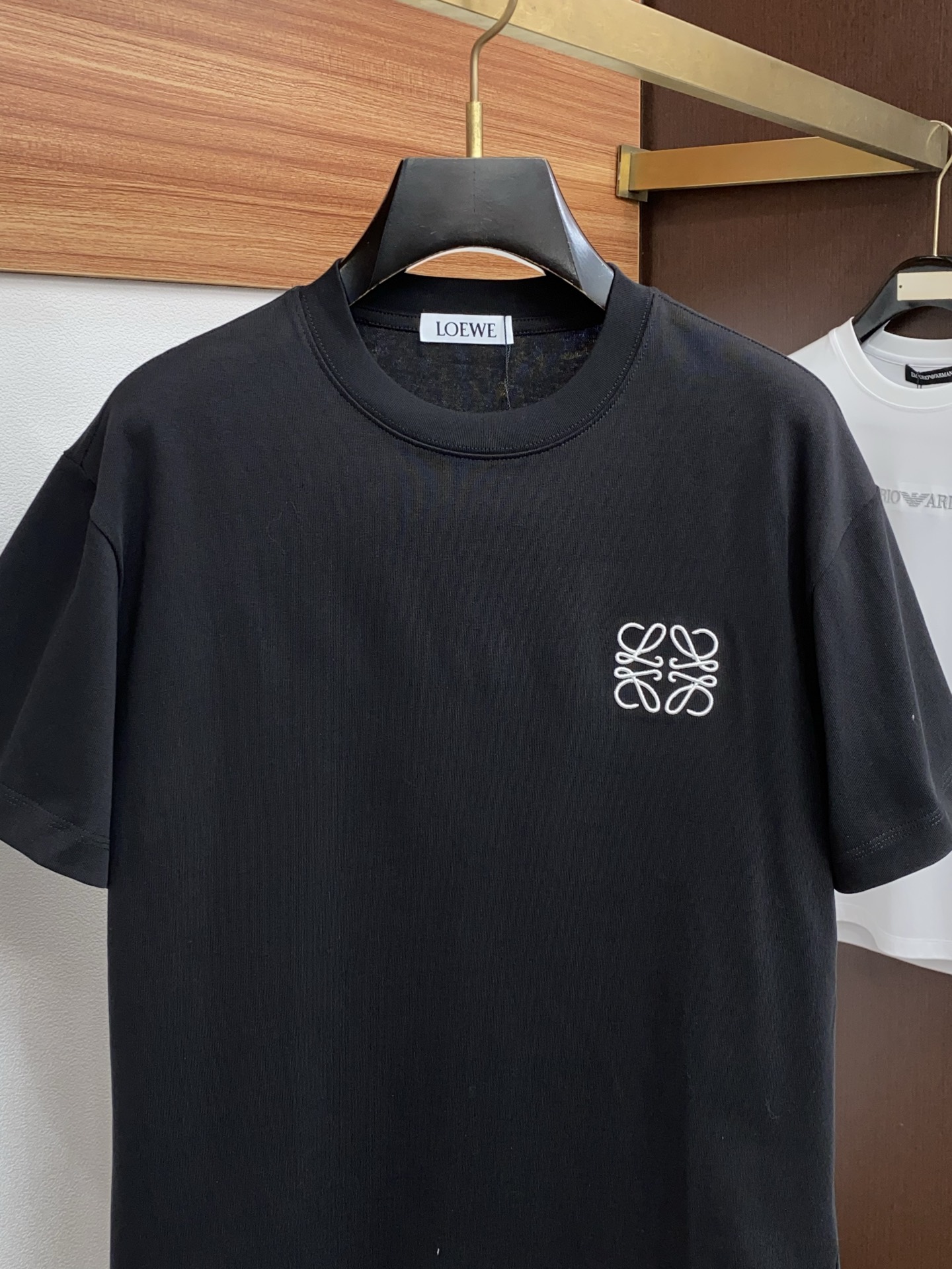 2026新款AW新品，时尚休闲打短袖 专柜同步有售，定制长绒棉面料，工艺极度复杂，视觉相当雅致时髦，高贵