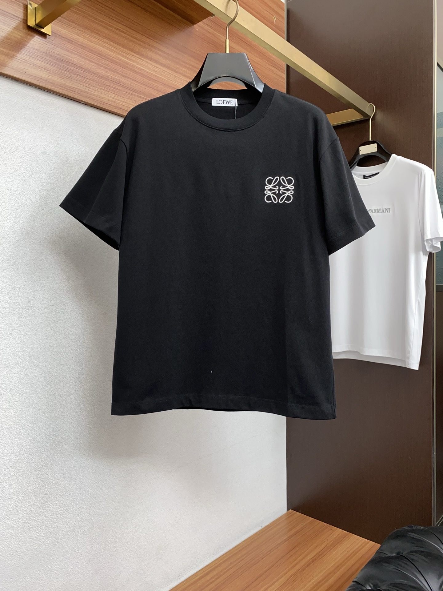 2026新款AW新品，时尚休闲打短袖 专柜同步有售，定制长绒棉面料，工艺极度复杂，视觉相当雅致时髦，高贵