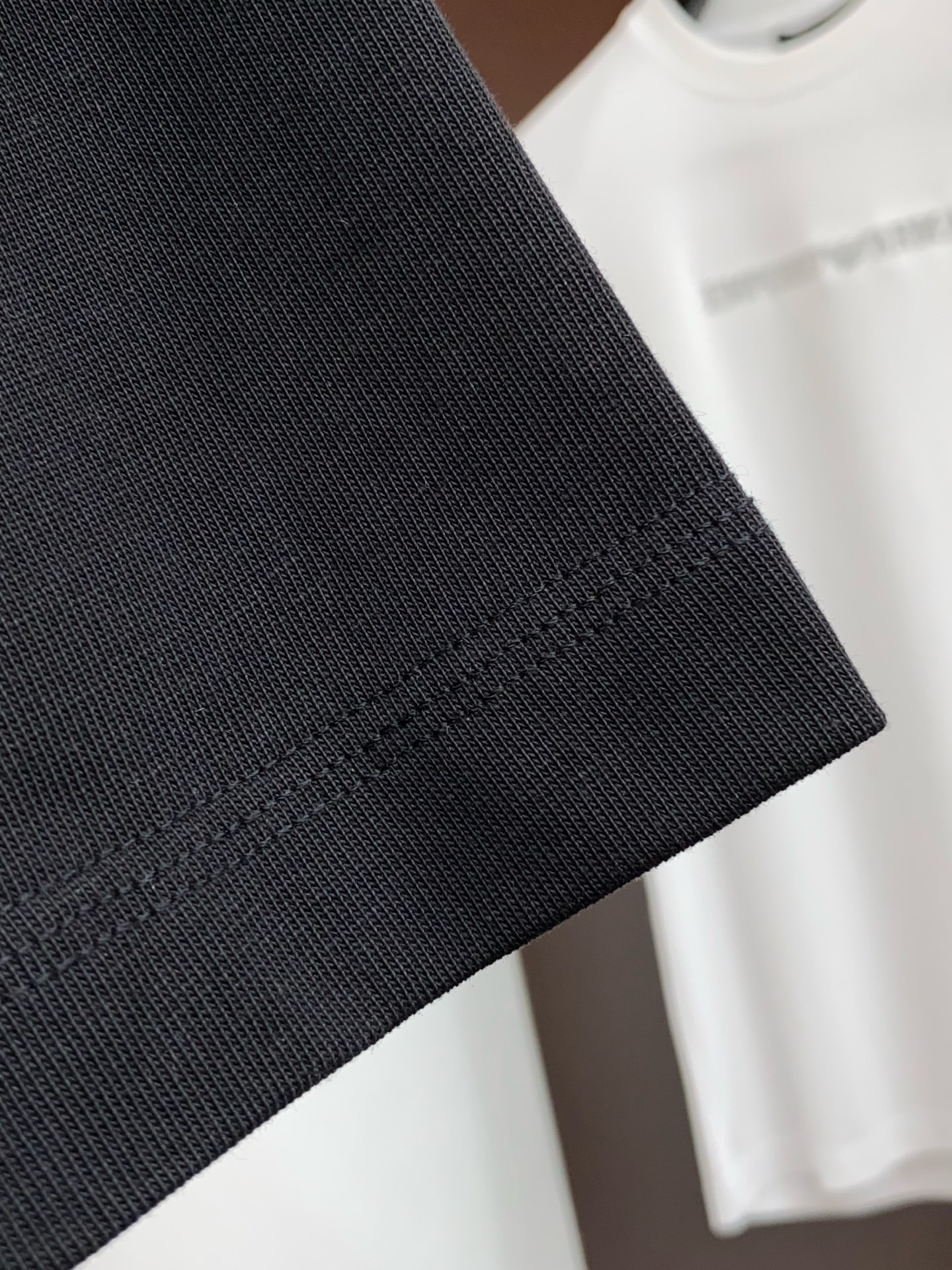 2026新款AW新品，时尚休闲打短袖 专柜同步有售，定制长绒棉面料，工艺极度复杂，视觉相当雅致时髦，高贵