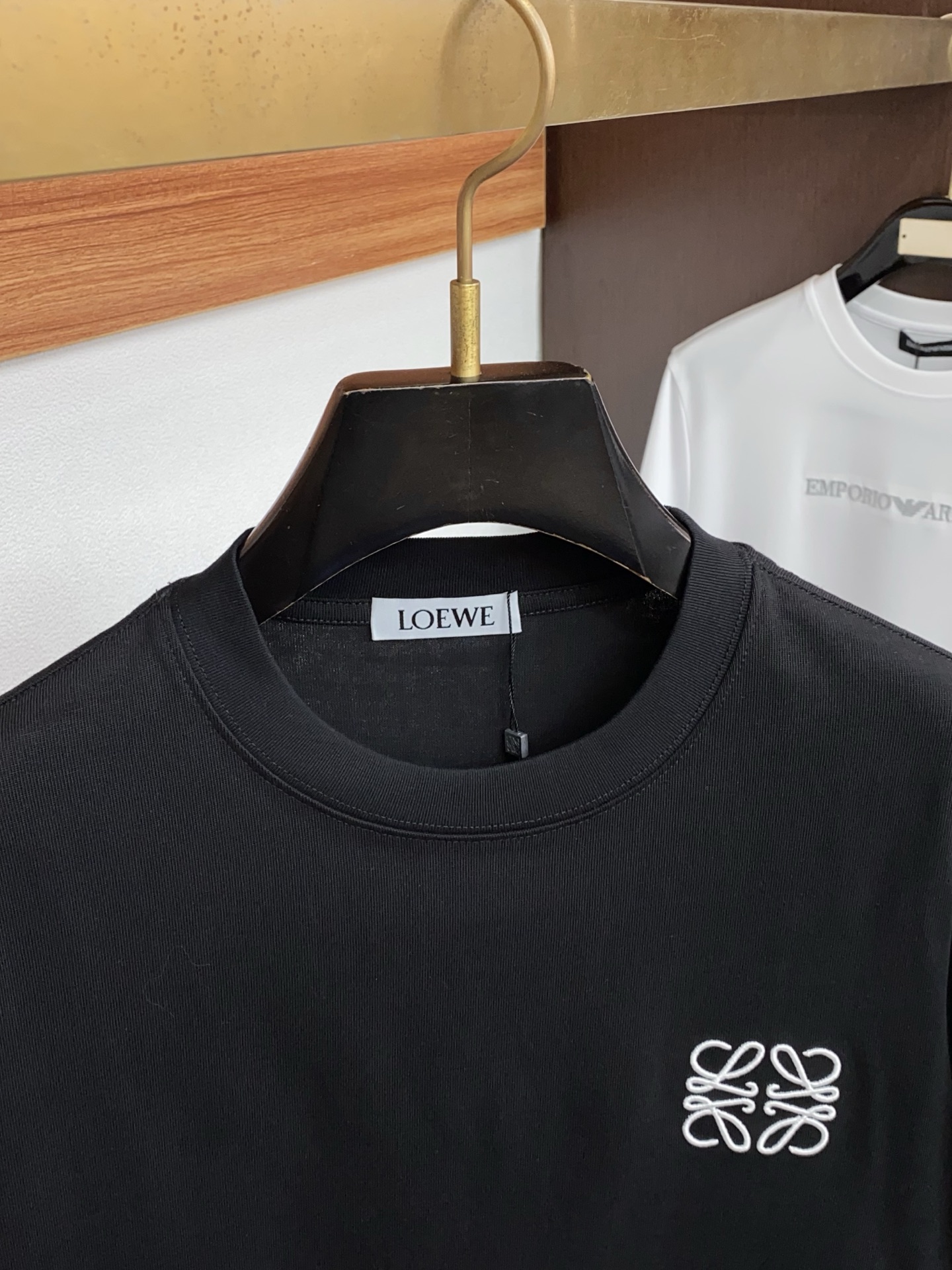 2026新款AW新品，时尚休闲打短袖 专柜同步有售，定制长绒棉面料，工艺极度复杂，视觉相当雅致时髦，高贵