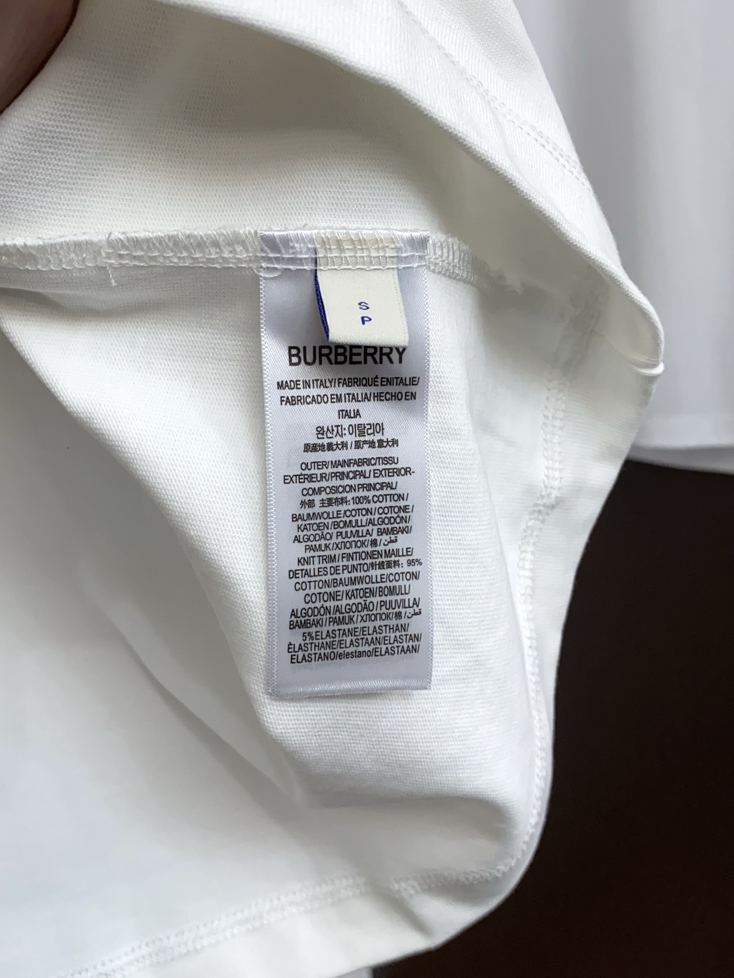 2026新款AW新品，时尚休闲打短袖 专柜同步有售，定制长绒棉面料，工艺极度复杂，视觉相当雅致时髦，高贵