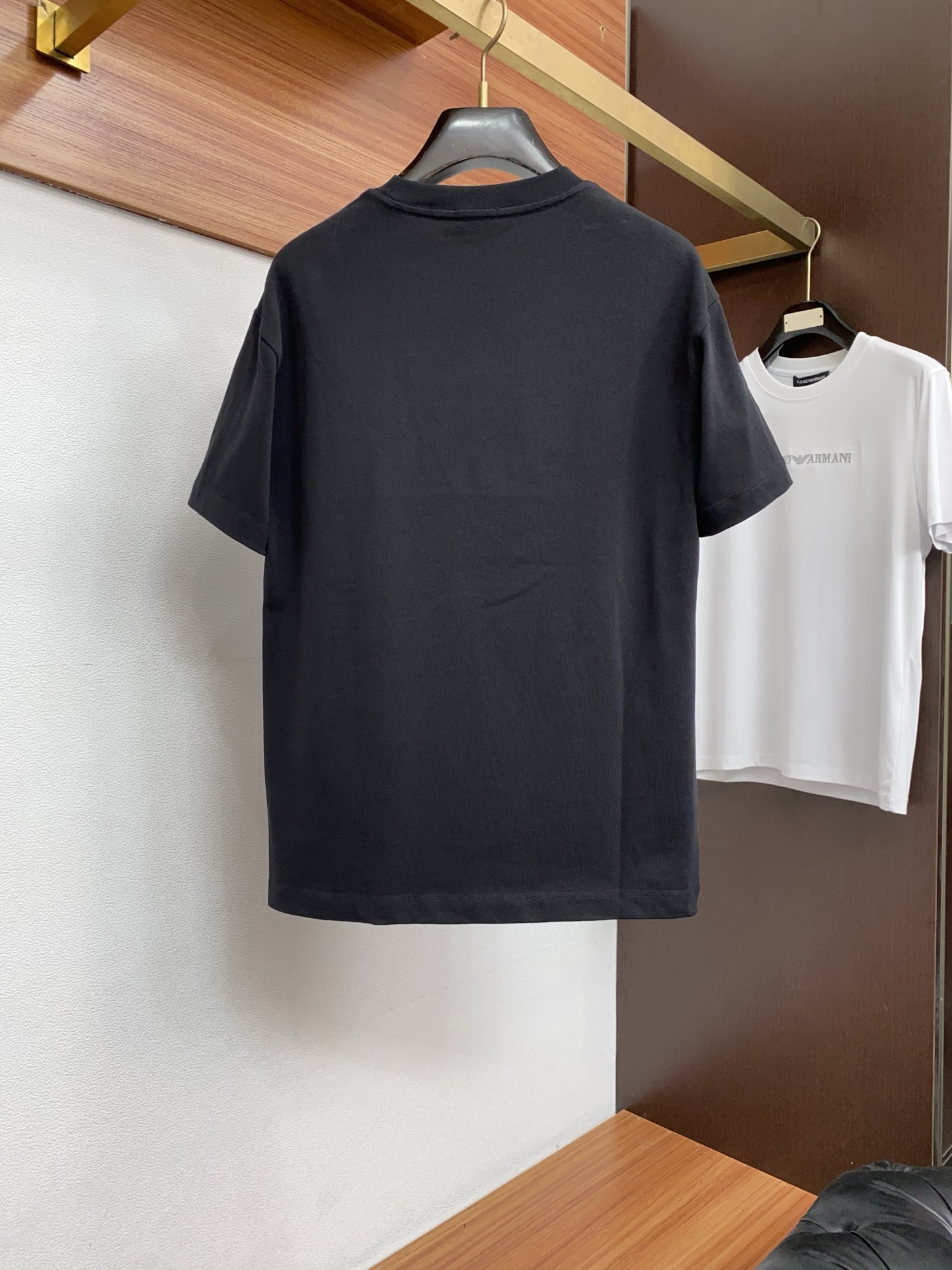 2026新款AW新品，时尚休闲打短袖 专柜同步有售，定制长绒棉面料，工艺极度复杂，视觉相当雅致时髦，高贵