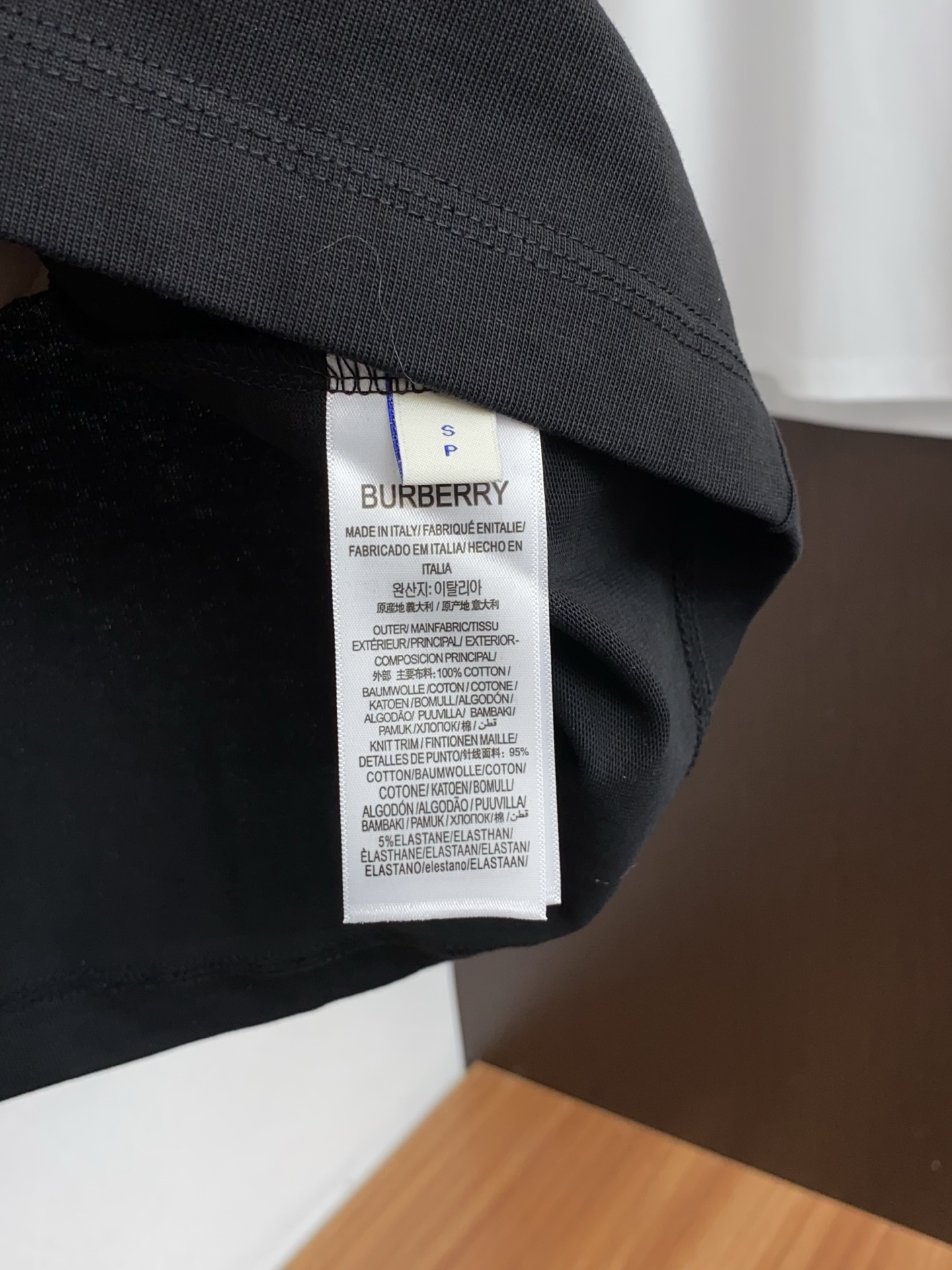 2026新款AW新品，时尚休闲打短袖 专柜同步有售，定制长绒棉面料，工艺极度复杂，视觉相当雅致时髦，高贵