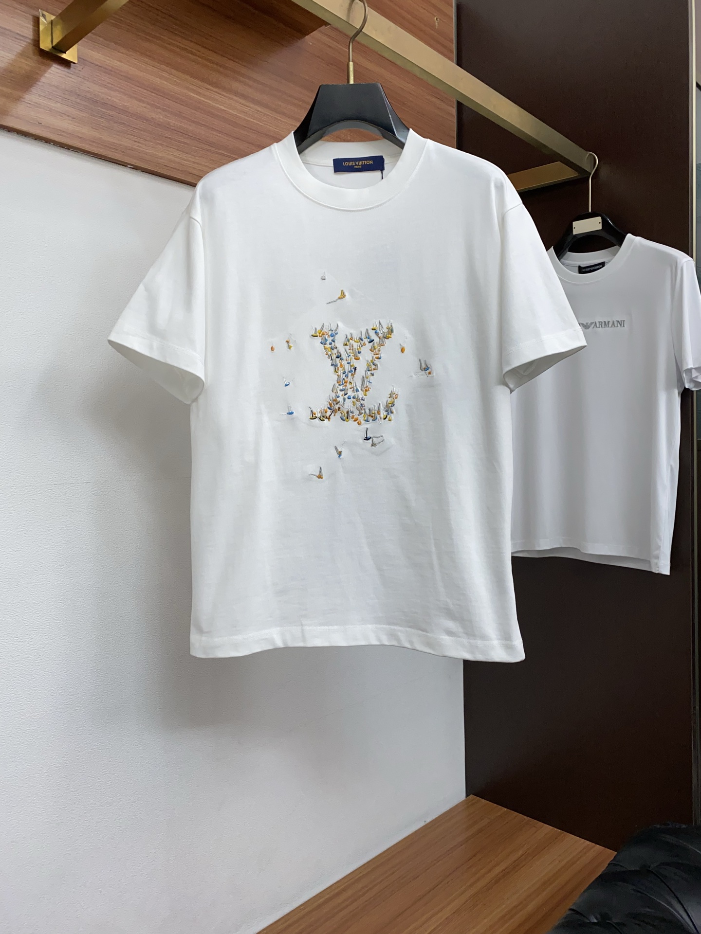 2026新款AW新品，时尚休闲打短袖 专柜同步有售，定制长绒棉面料，工艺极度复杂，视觉相当雅致时髦，高贵