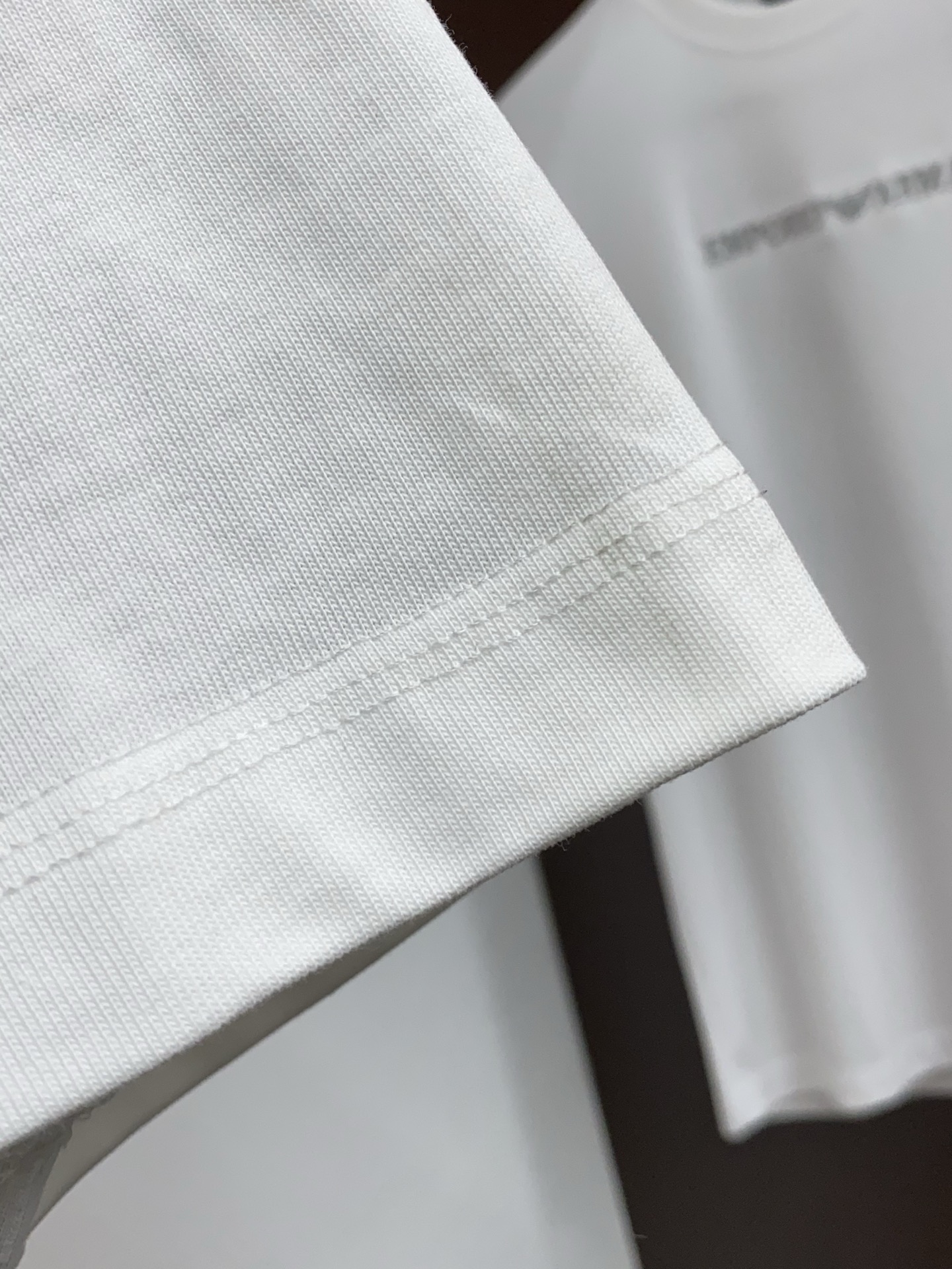 2026新款AW新品，时尚休闲打短袖 专柜同步有售，定制长绒棉面料，工艺极度复杂，视觉相当雅致时髦，高贵