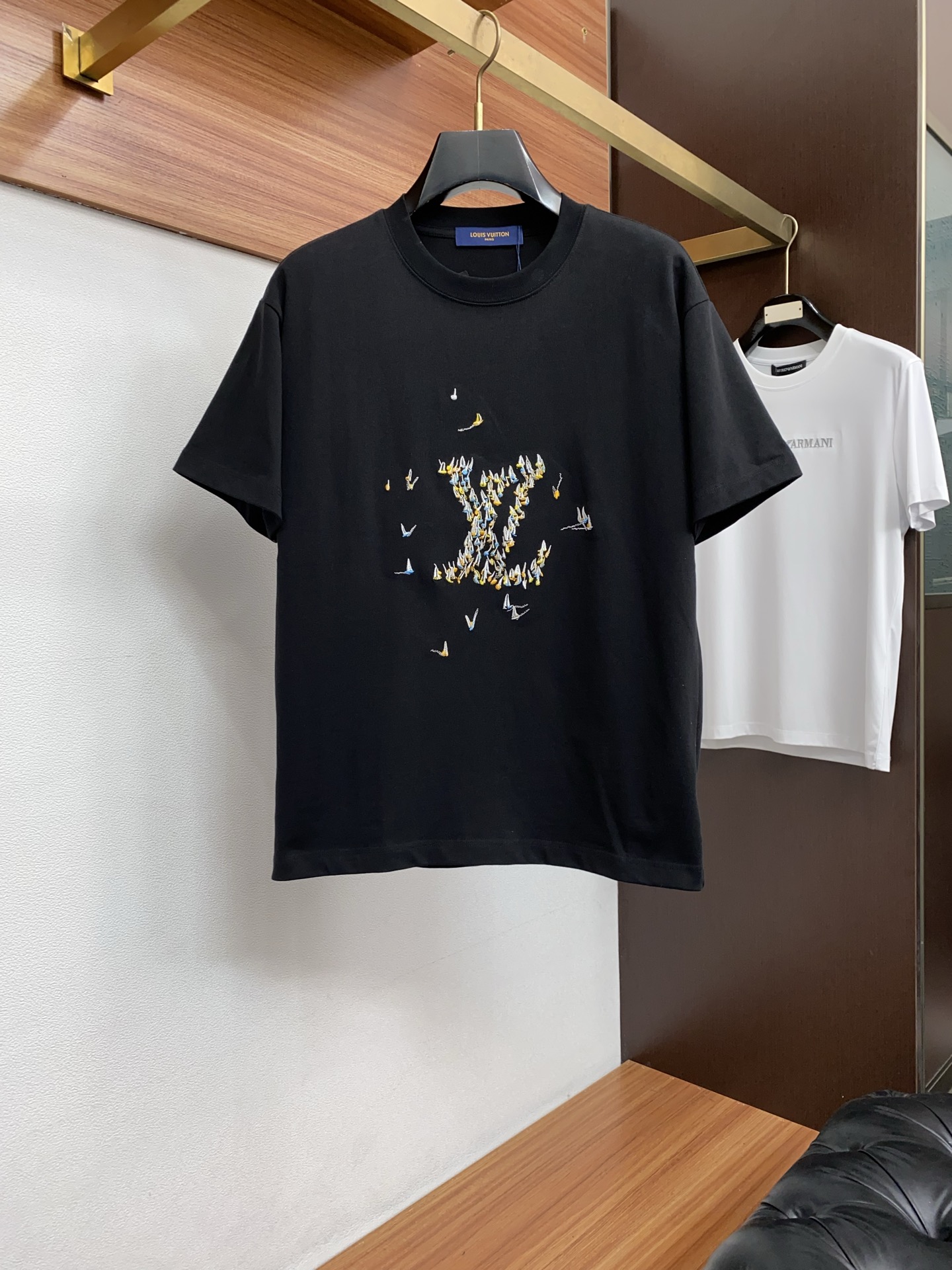 2026新款AW新品，时尚休闲打短袖 专柜同步有售，定制长绒棉面料，工艺极度复杂，视觉相当雅致时髦，高贵