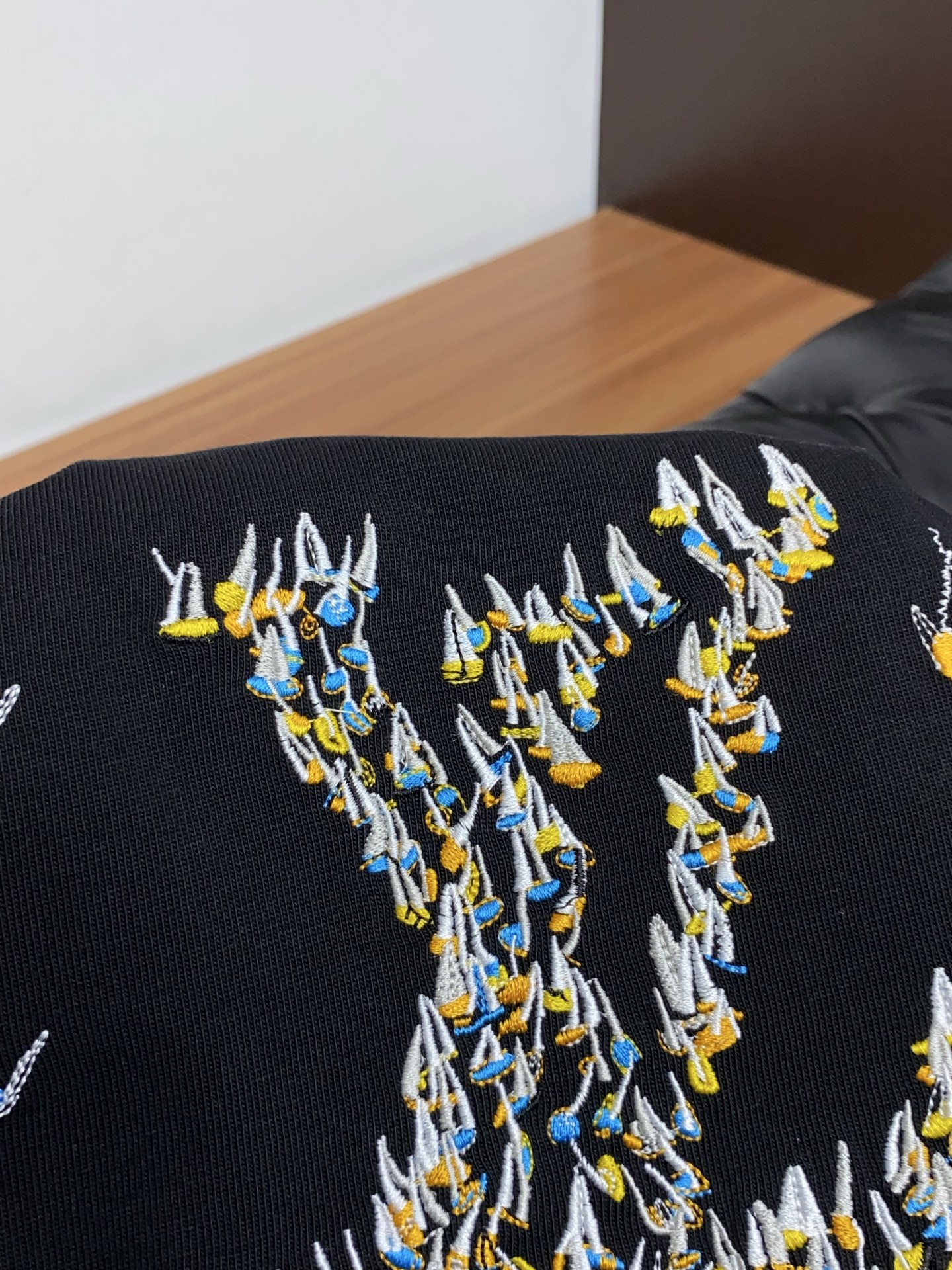 2026新款AW新品，时尚休闲打短袖 专柜同步有售，定制长绒棉面料，工艺极度复杂，视觉相当雅致时髦，高贵