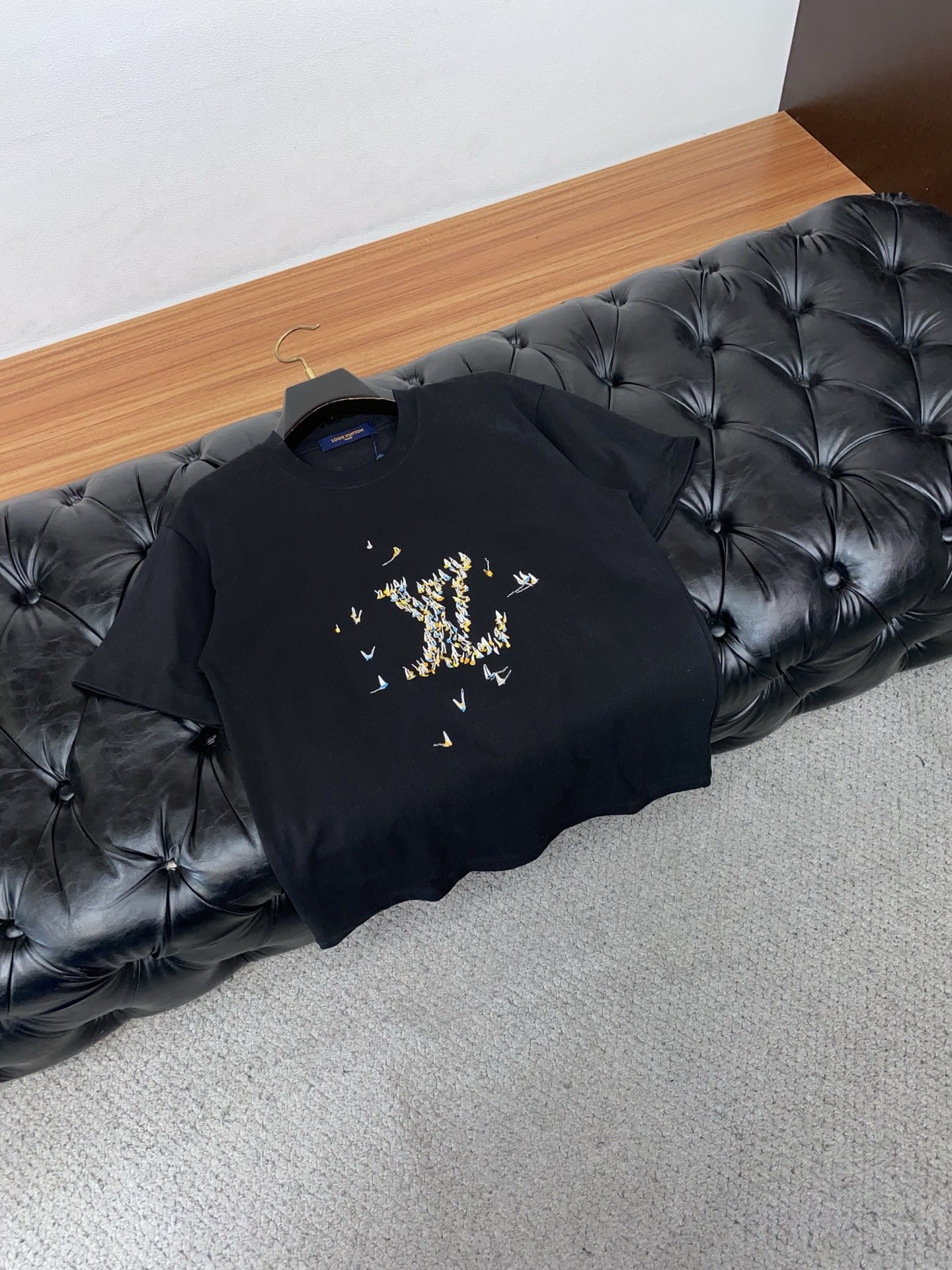 2026新款AW新品，时尚休闲打短袖 专柜同步有售，定制长绒棉面料，工艺极度复杂，视觉相当雅致时髦，高贵