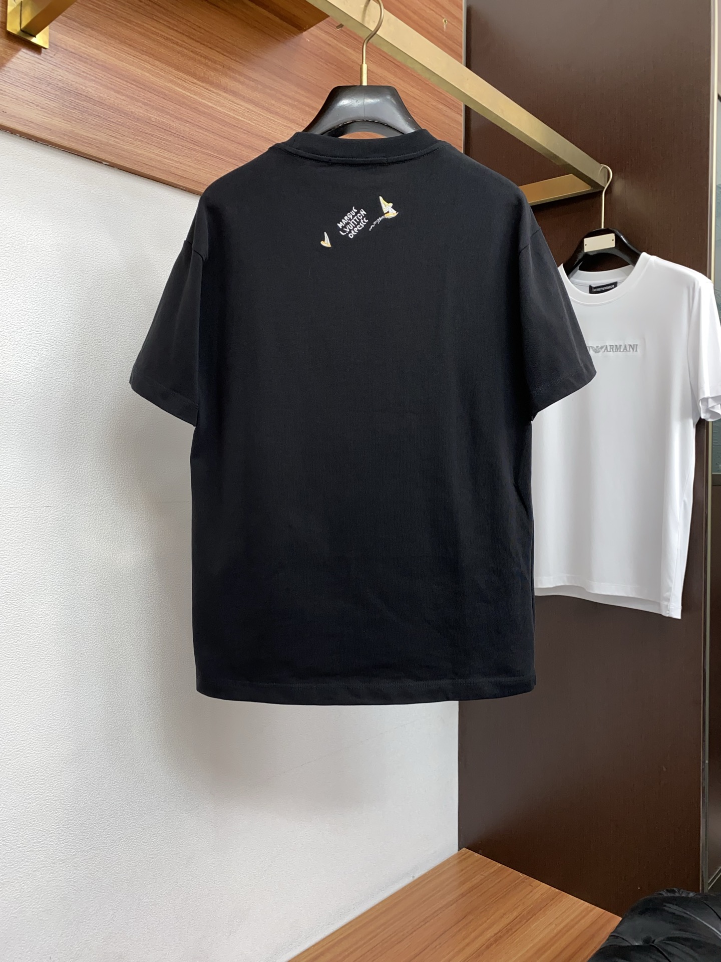 2026新款AW新品，时尚休闲打短袖 专柜同步有售，定制长绒棉面料，工艺极度复杂，视觉相当雅致时髦，高贵