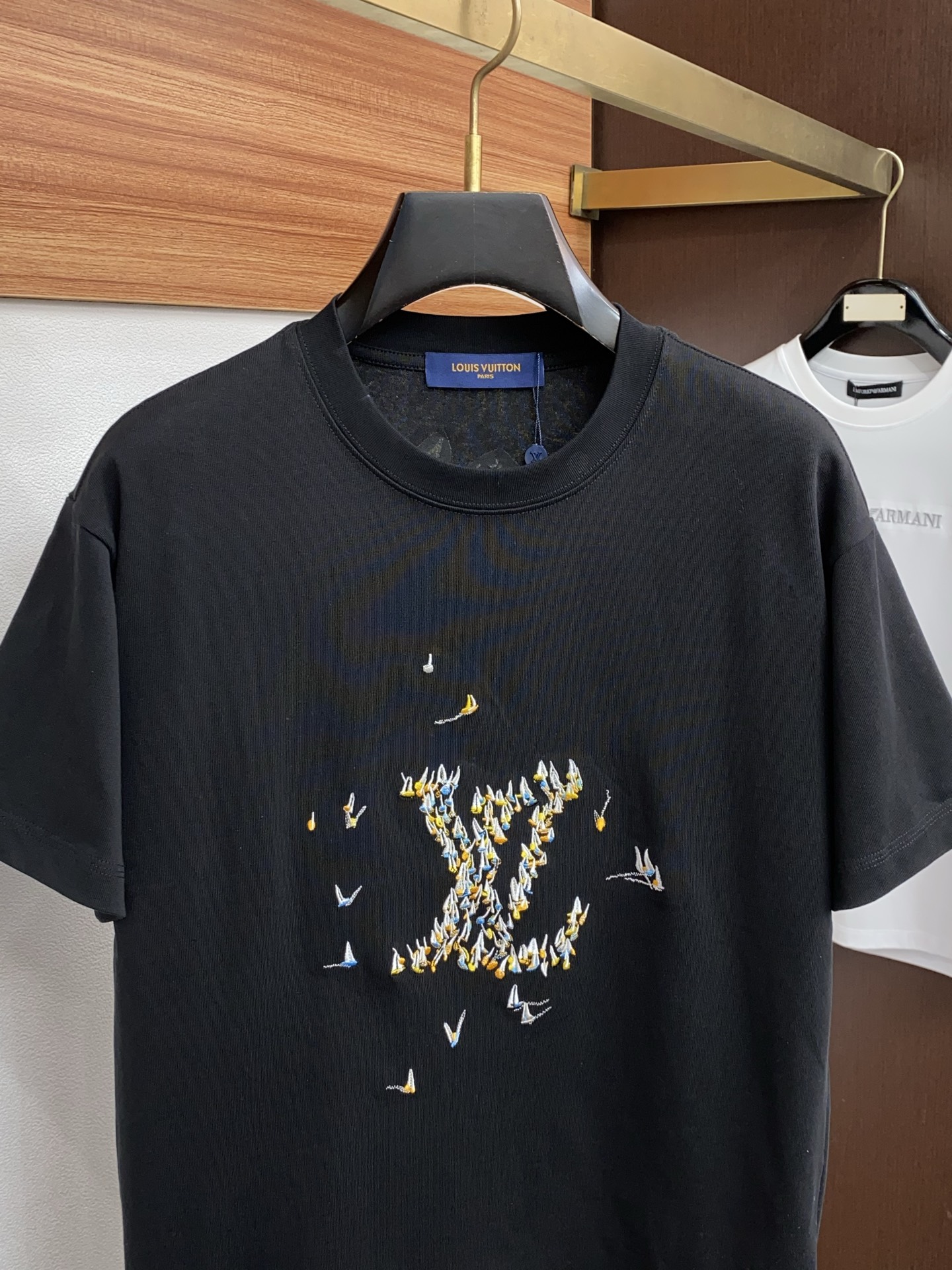 2026新款AW新品，时尚休闲打短袖 专柜同步有售，定制长绒棉面料，工艺极度复杂，视觉相当雅致时髦，高贵