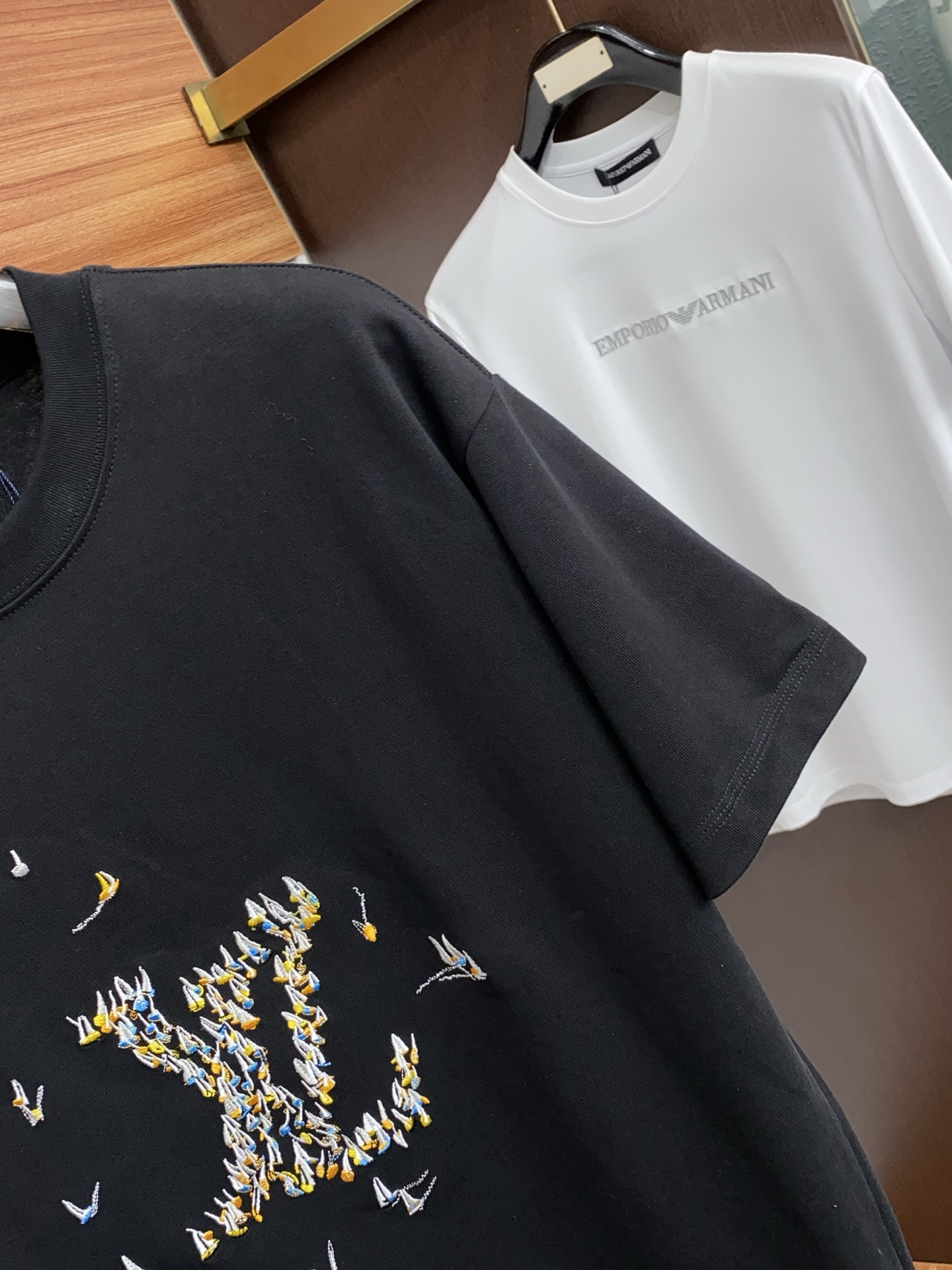 2026新款AW新品，时尚休闲打短袖 专柜同步有售，定制长绒棉面料，工艺极度复杂，视觉相当雅致时髦，高贵