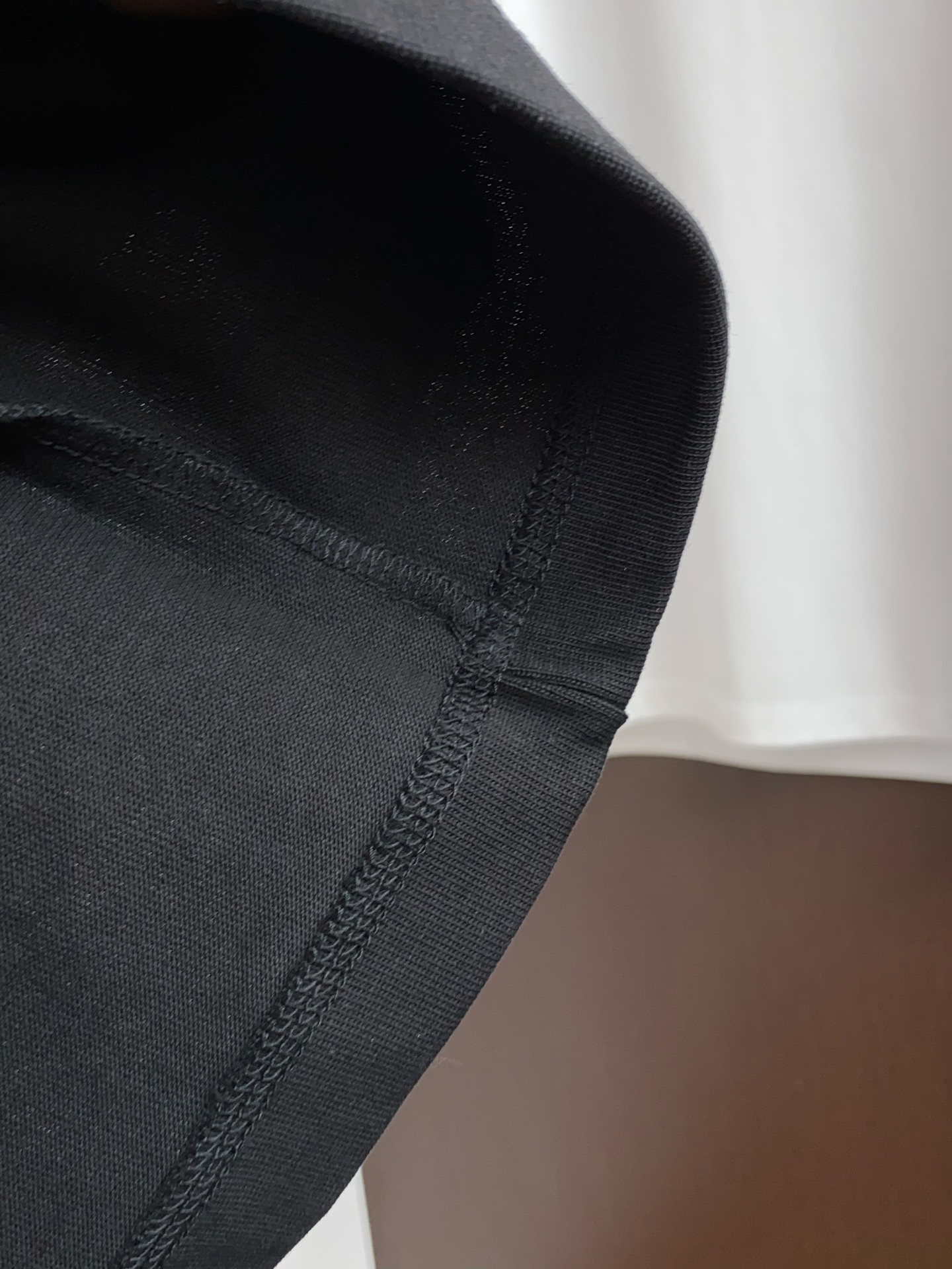 2026新款AW新品，时尚休闲打短袖 专柜同步有售，定制长绒棉面料，工艺极度复杂，视觉相当雅致时髦，高贵