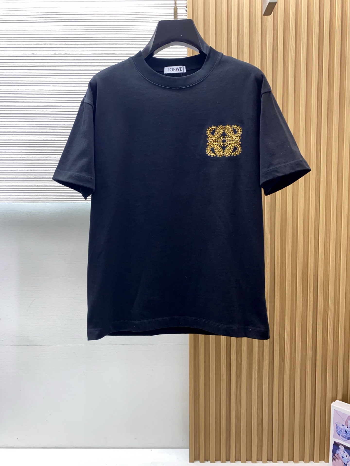 罗意威 2026新款AW新品，时尚休闲打短袖 专柜同步有售，定制长绒棉面料，工艺极度复杂，视觉相当雅致时