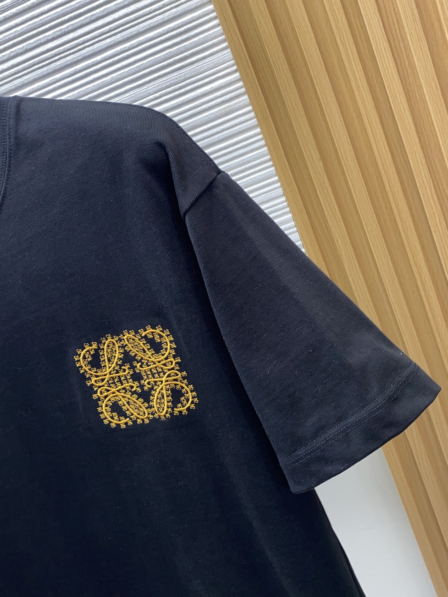 罗意威 2026新款AW新品，时尚休闲打短袖 专柜同步有售，定制长绒棉面料，工艺极度复杂，视觉相当雅致时