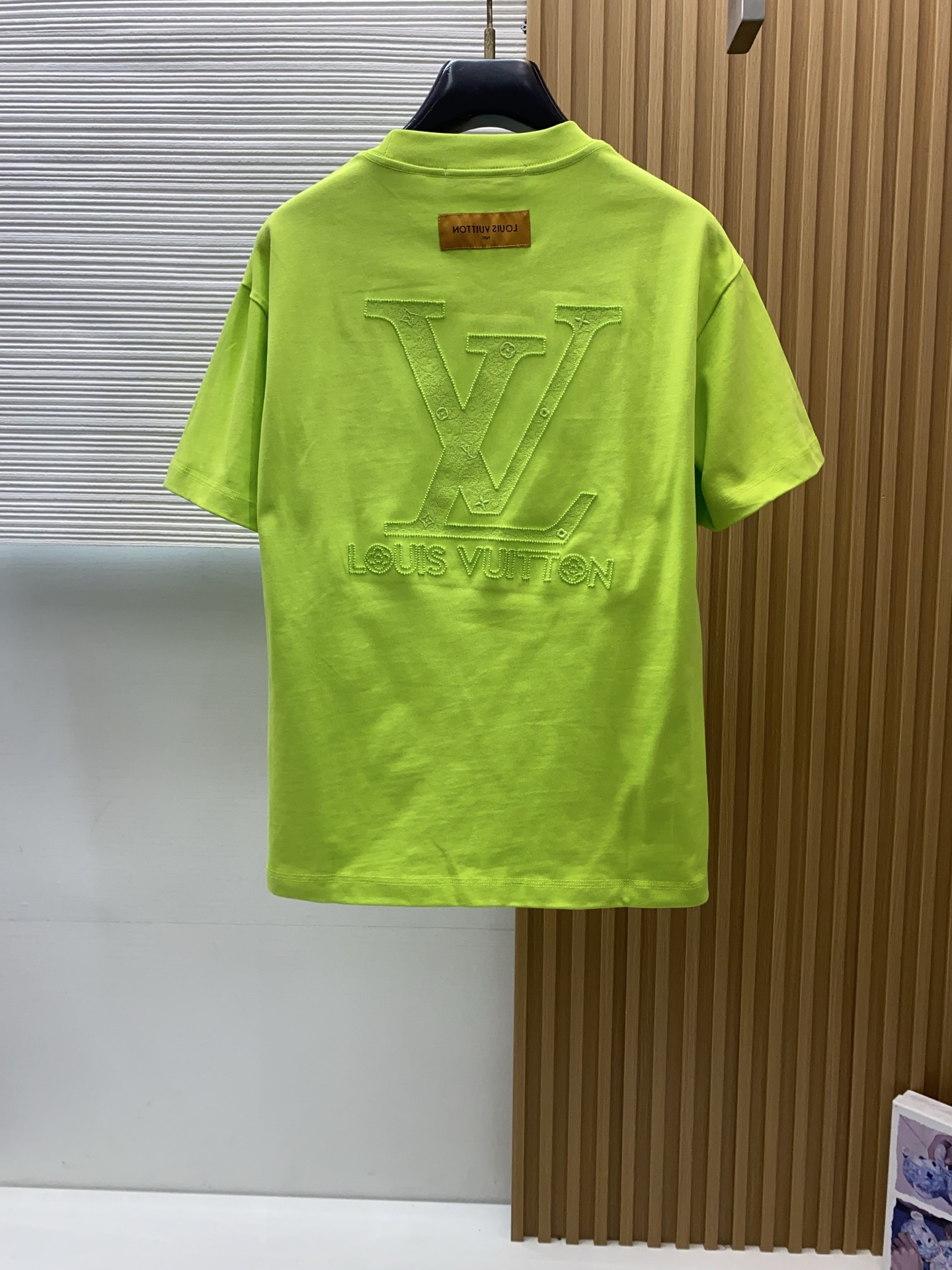 1v路易威登 2026新款AW新品，时尚休闲打短袖 专柜同步有售，定制长绒棉面料，工艺极度复杂，视觉相当